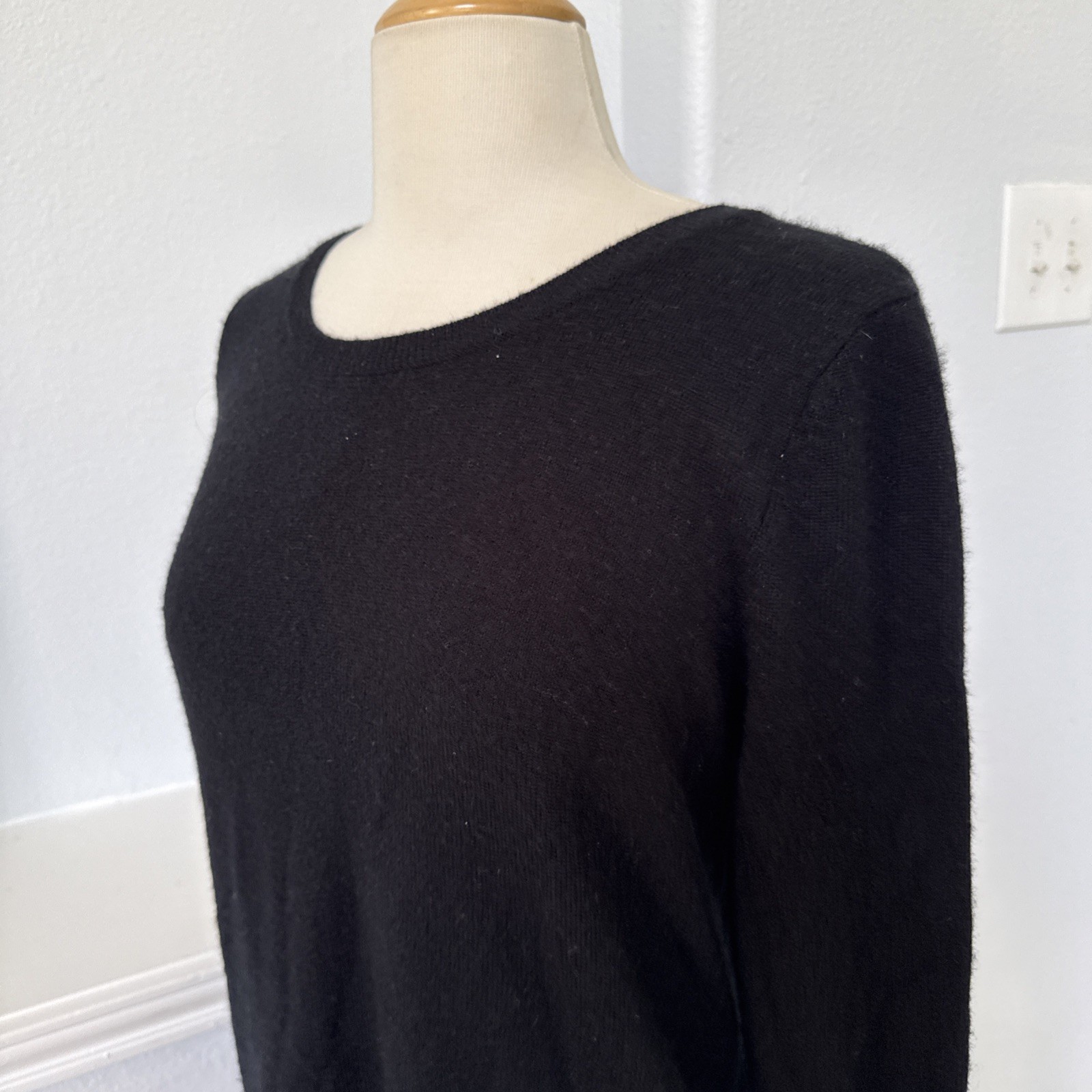 Neiman Marcus Sweater Womens S Cashmere Minimalist Quiet Luxury