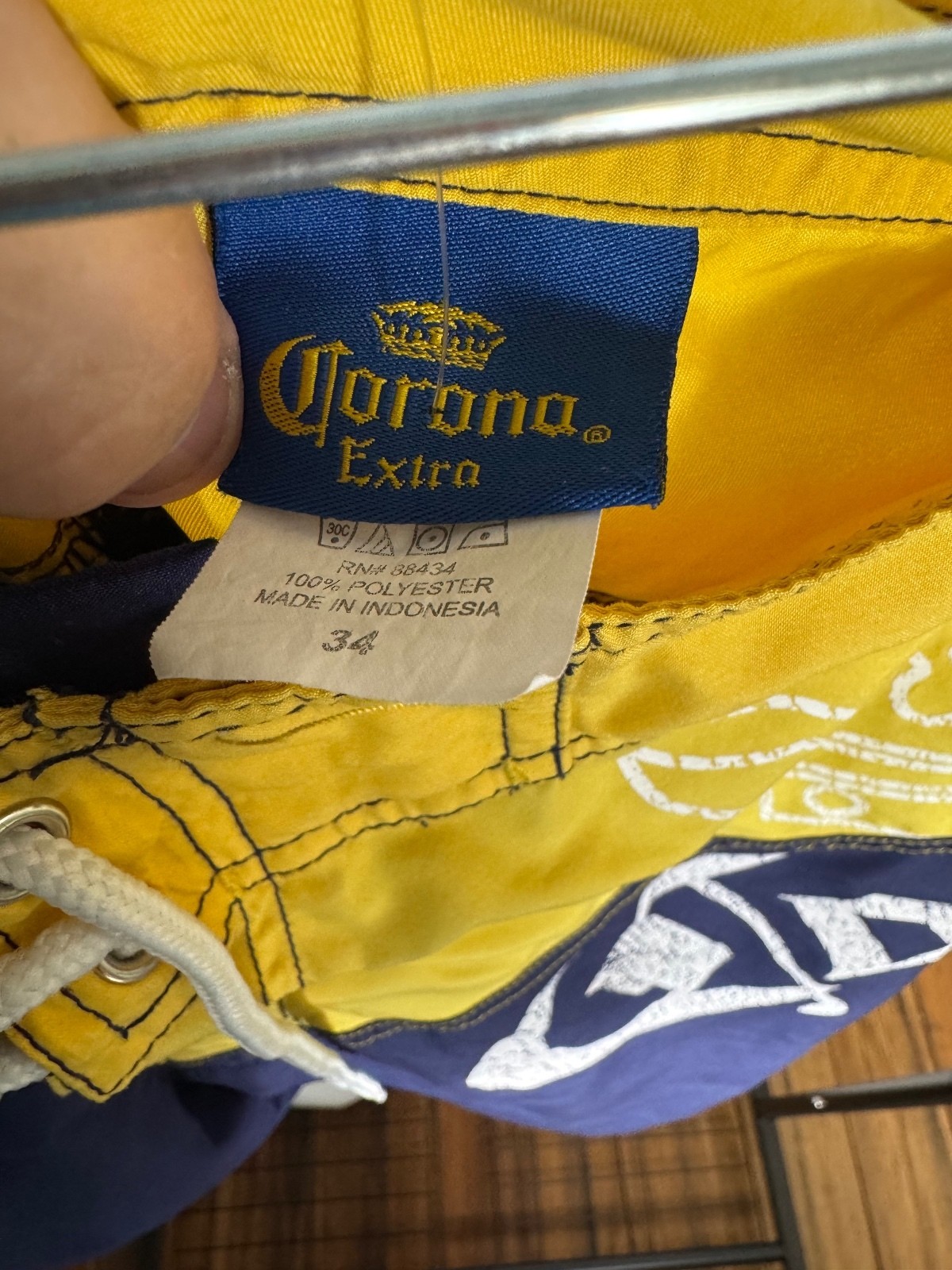 Corona Extra Men’s Board Shorts Swim Trunks Size 34 Yellow Navy
