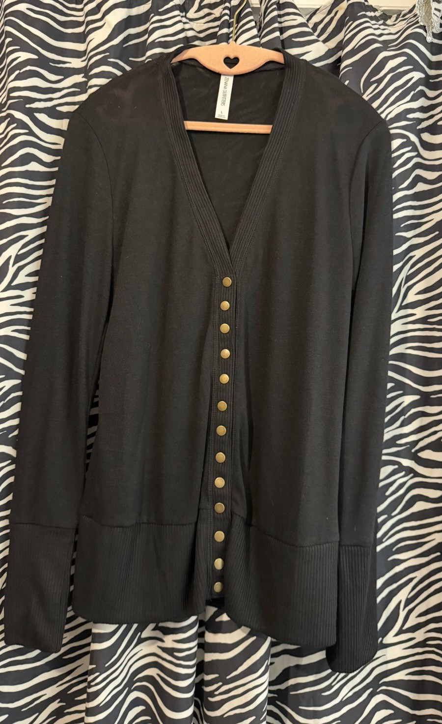 Zenana Outfitters Black V-Neck Button Front Lightweight Knit Cardigan Sweater L