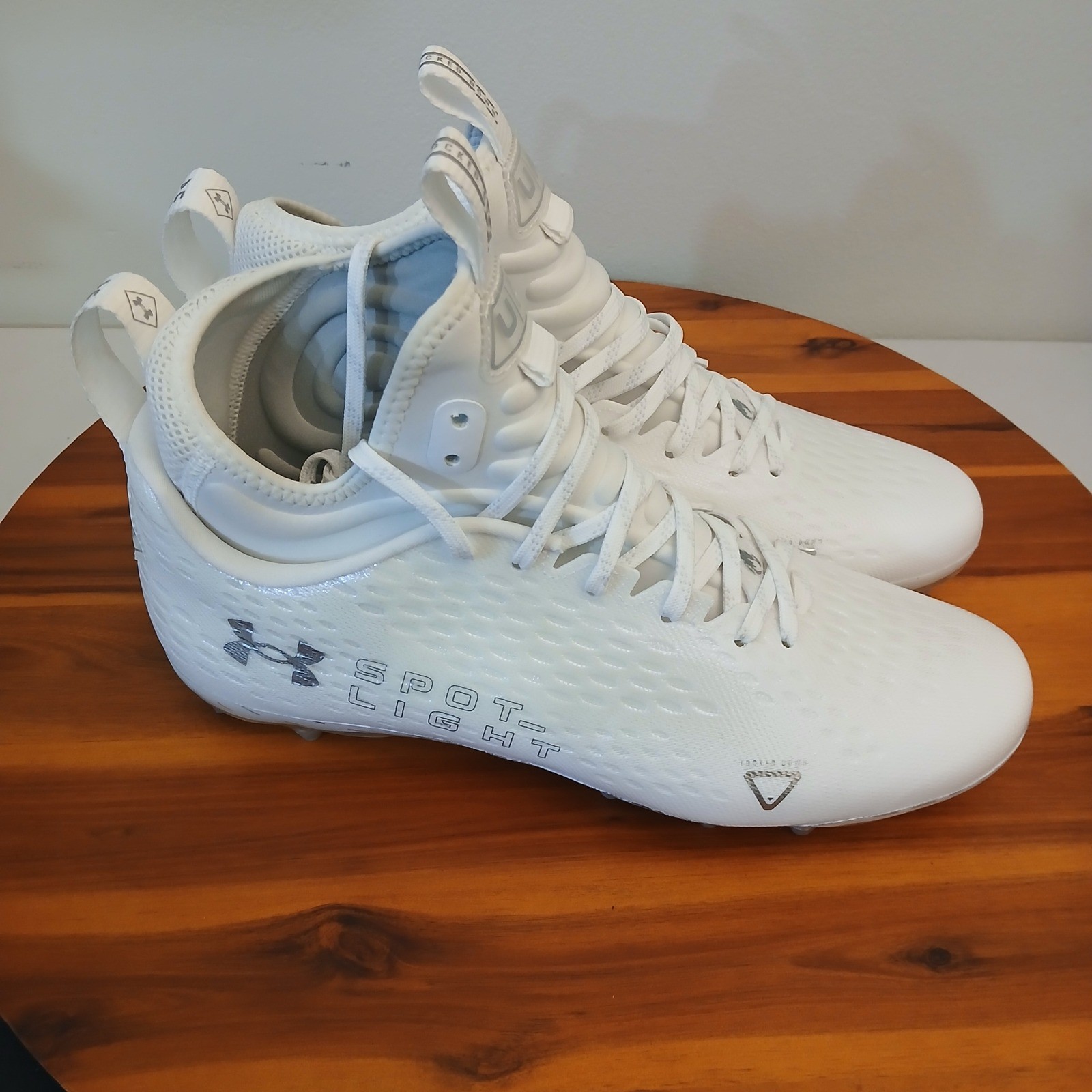 Under Armour Spotlight Lux MC 2.0 Mens 9.5 White Football Cleats 3025082