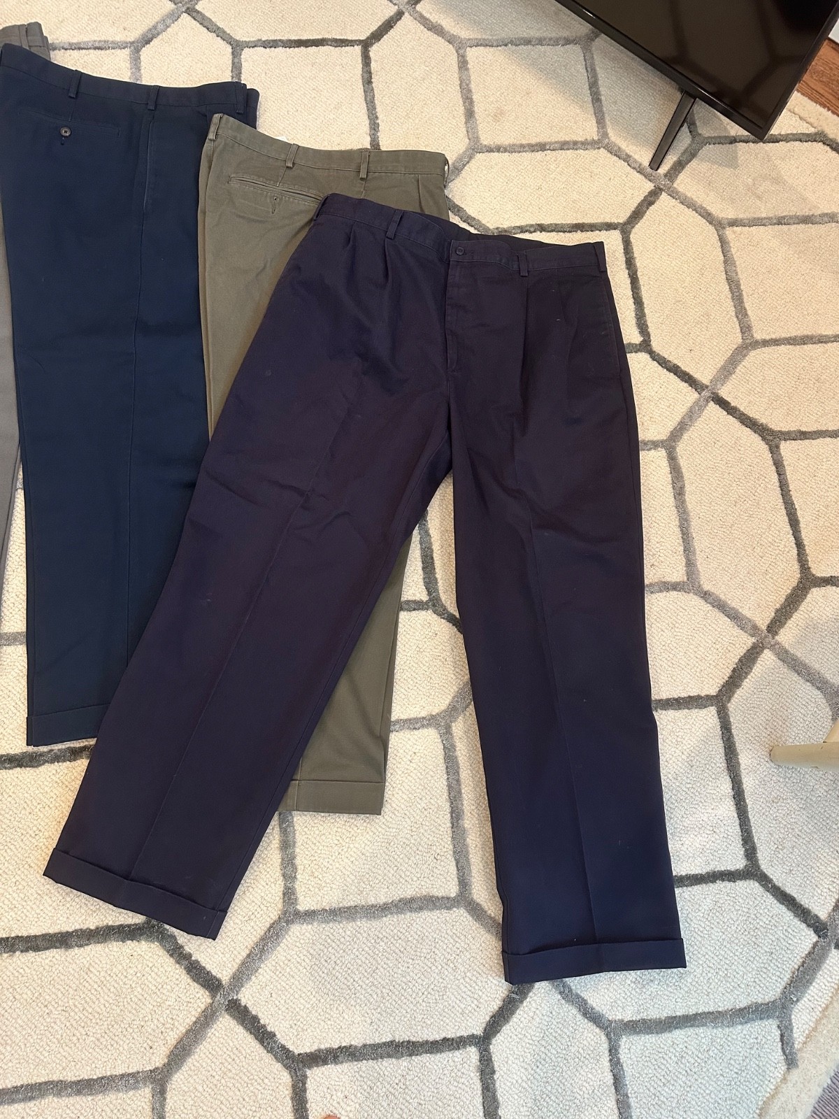 Lands’ End Traditional Fit Mens 37×31 Khaki Cuffed Creased Pleated Casual Pants