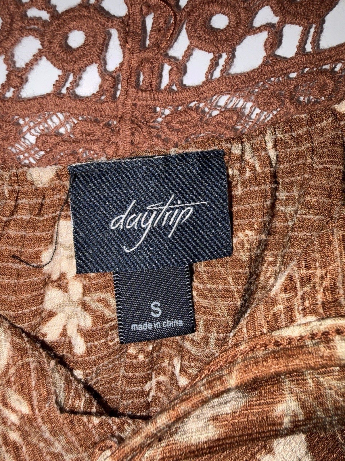 Daytrip Women’s S Brown Floral Lace Crochet Yoke Peasant Blouse Scoop Neck
