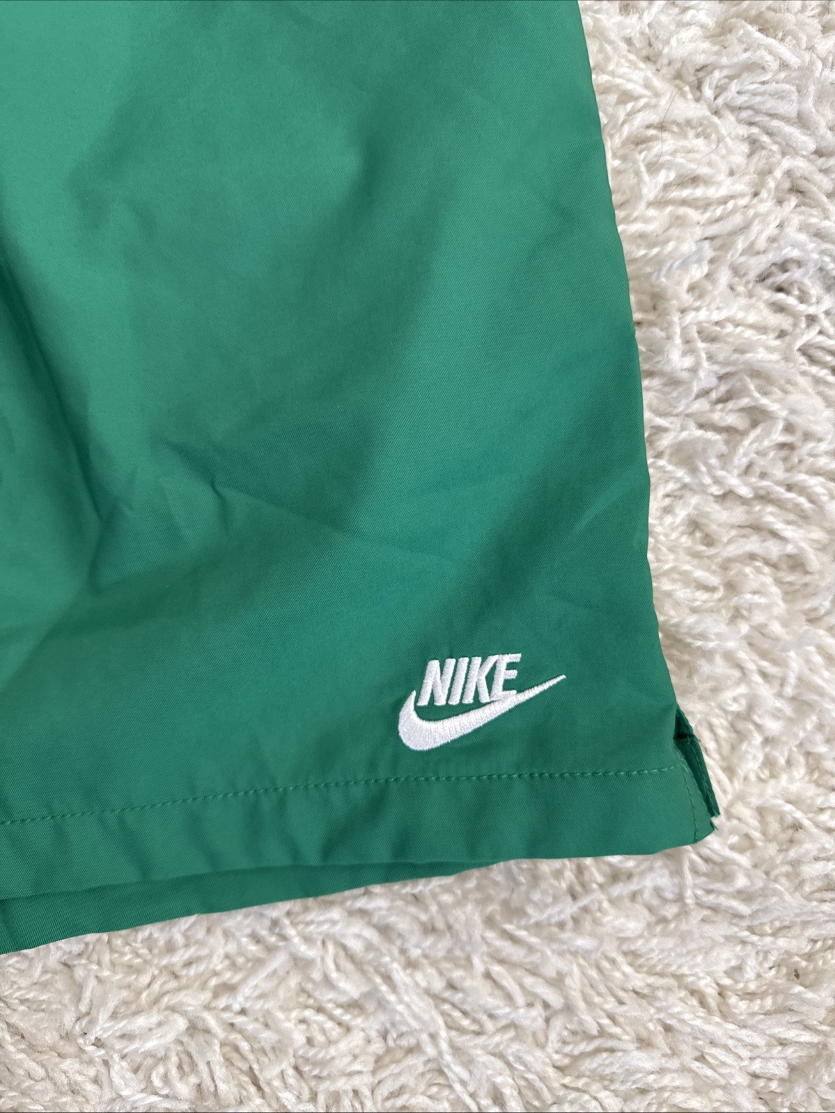 Nike Standard Fit Above Knee Length Men Shorts XL Kelly Green Pockets Mesh Liner