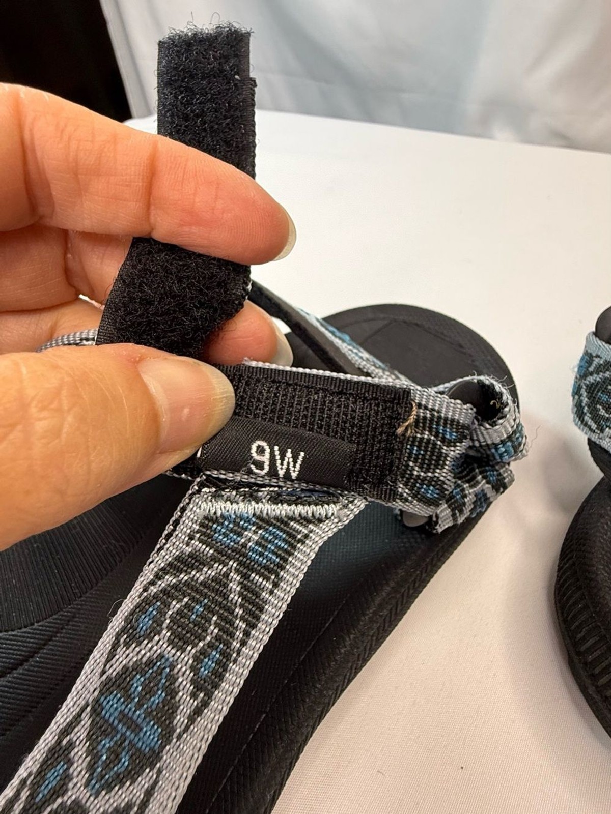 Teva Women’s Size 9W Black Adjustable Sandals w/ Teal Patterned Straps EUC