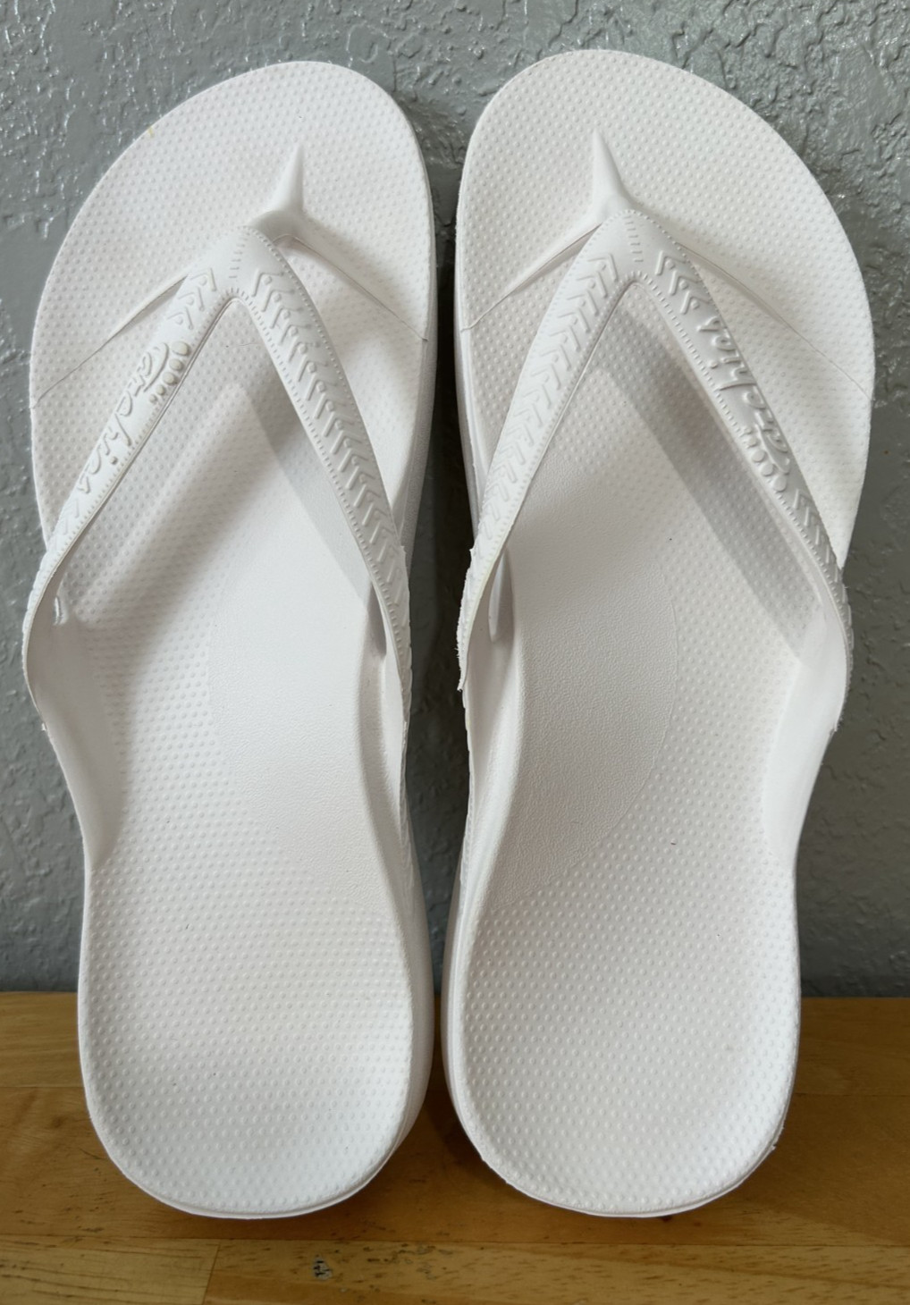 Archies Flip Flops Womens 7 Men 6 White Arch Support Thong Sandals Casual Shoes