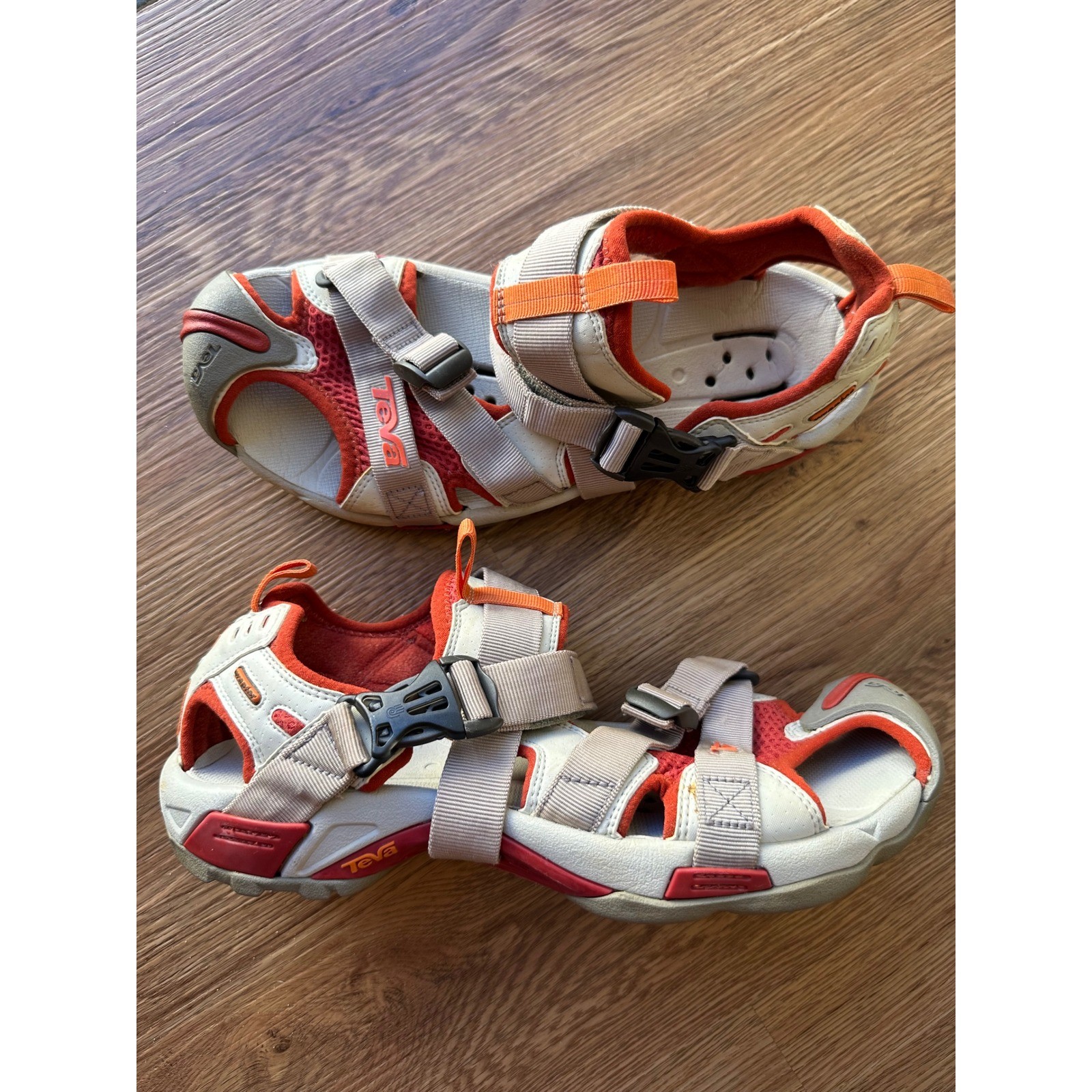 Teva 6970 Mens Hiking Sandals Orange Tan Spider Rubber Water Shoes Size 11