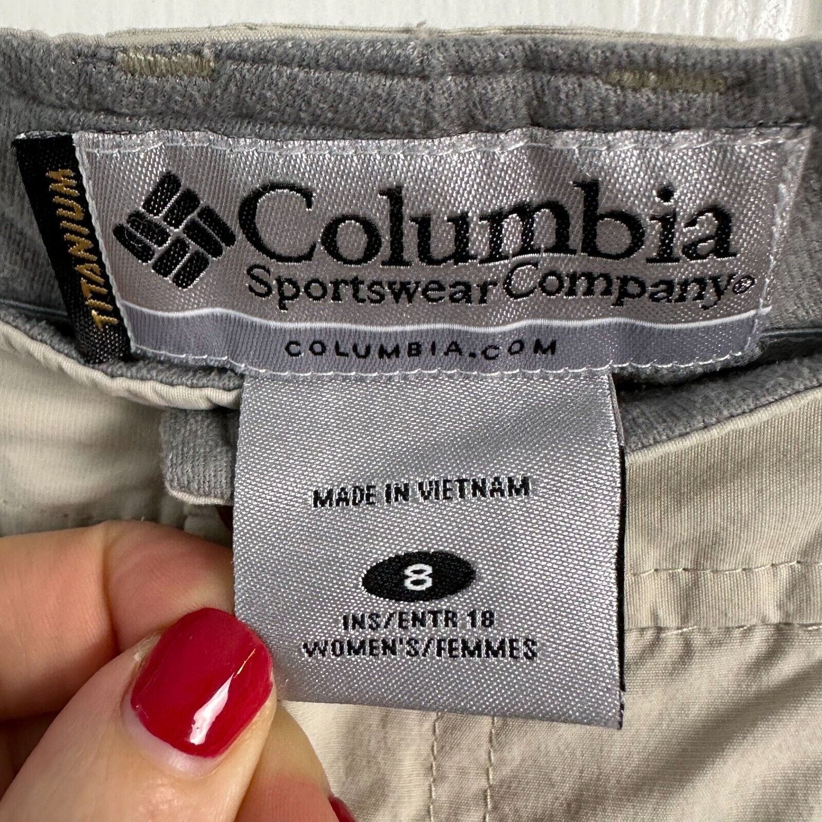 Columbia Titanium Hiking Shorts Womens 8 Tan Cargo Pocketed Nylon Cotton Utility