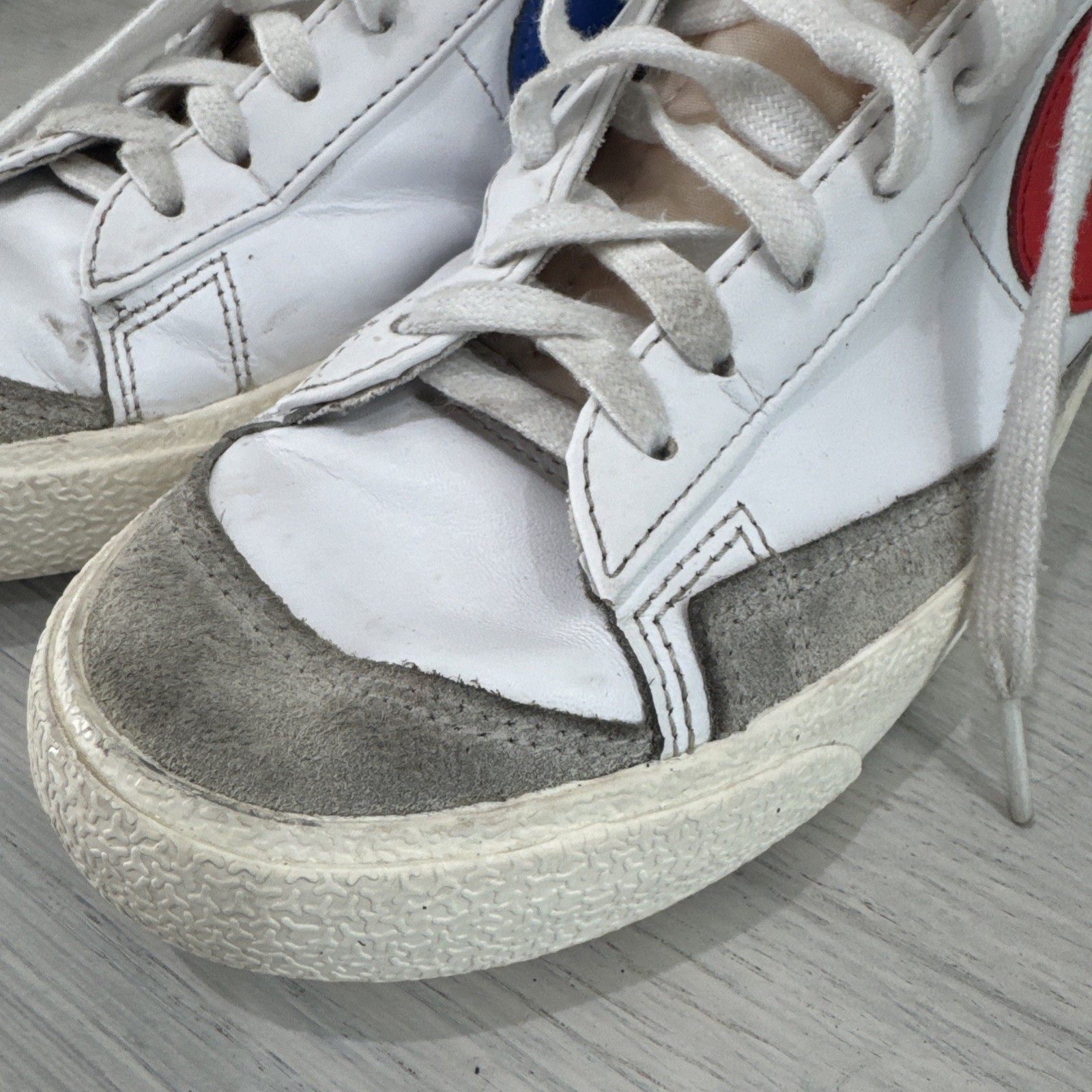 Nike Blazer Mid ’77 Vintage High Top Sneakers White Red Blue Mens Size 8 Shoes