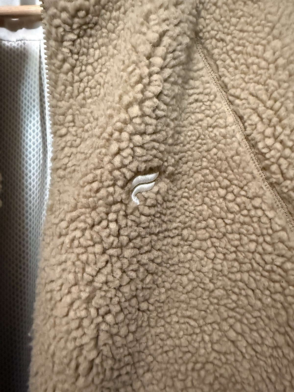 Fabletics Apres Men’s Zip-Up Sherpa Jacket in Taupe with Contrast Pockets size L