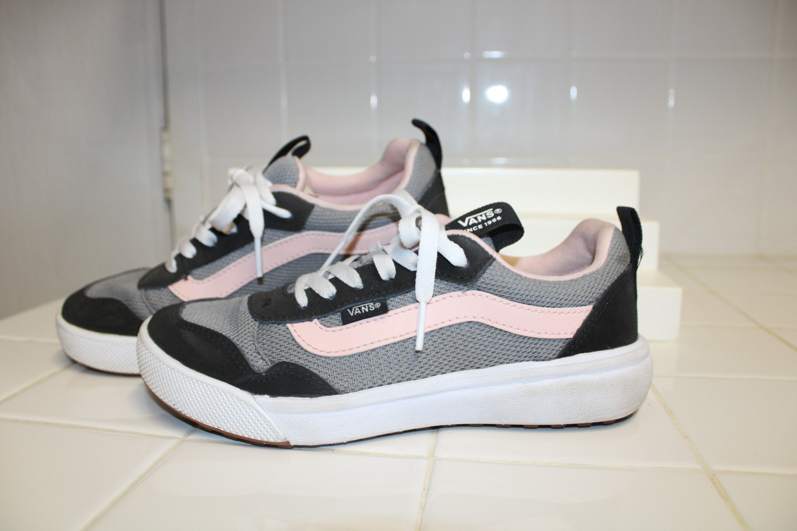 Vans® Off the Wall™ Pink & Gray Women’s Lace-Up Comfort Sneakers – Size 6