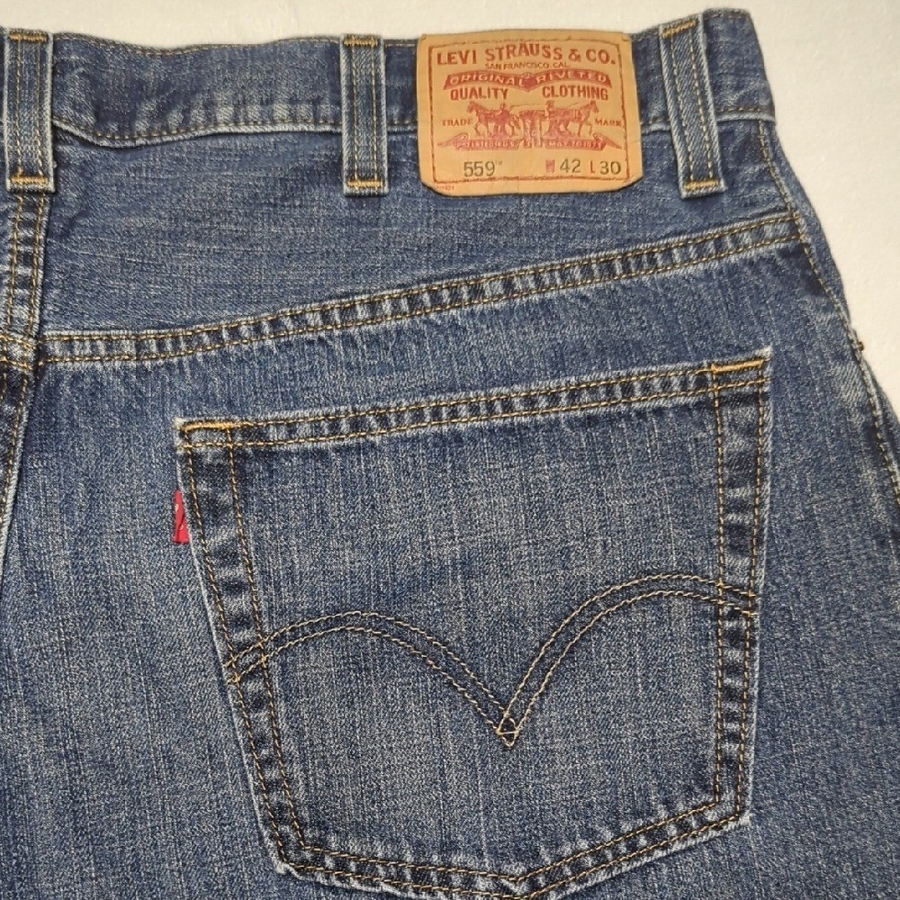 Y2K Levi’s 559 Relaxed Straight Leg Medium Wash Mens Jeans Size 42