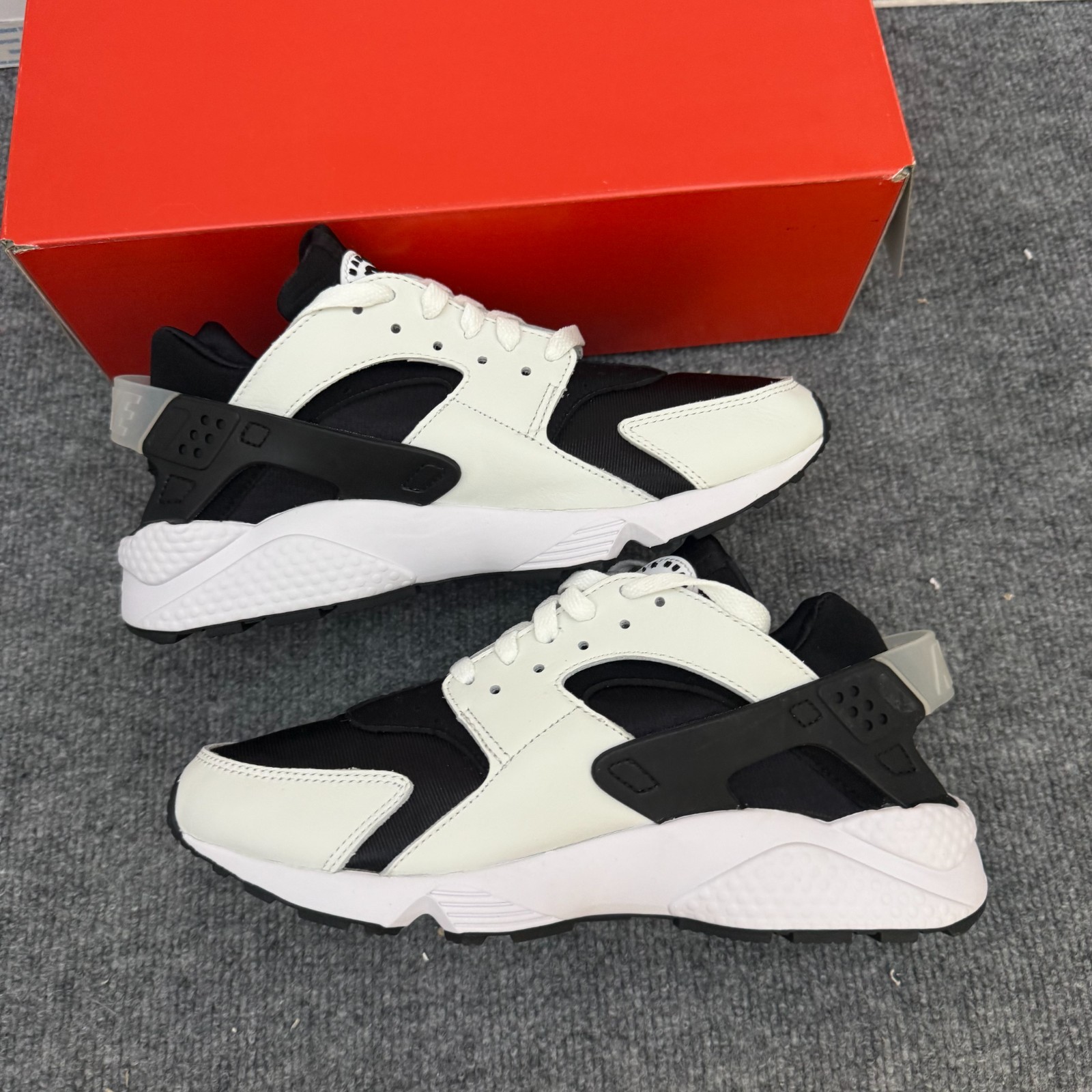 Nike Air Huarache Low-Top Athletic Shoes Black/White DD1068-001 Men’s Size 9