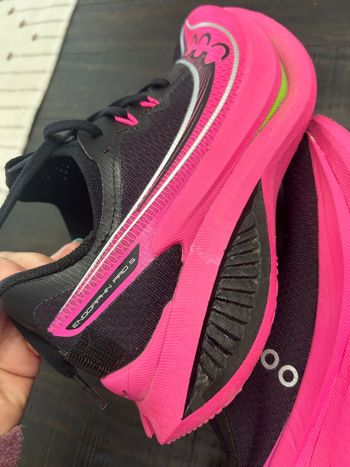 Womens Saucony Endorphin Pro 5 Black and Neon Pink size 7.5
