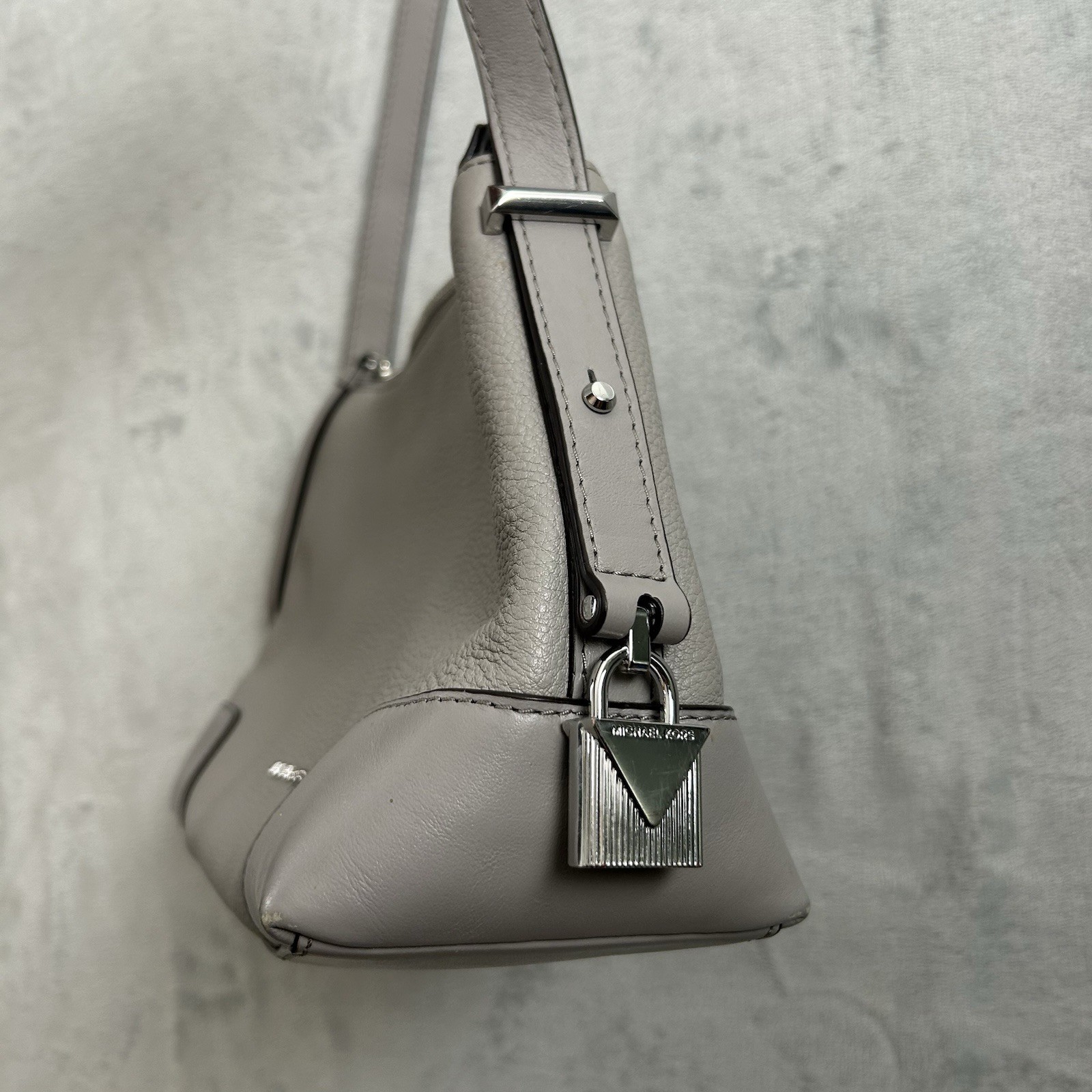 Michael Kors Crosby Pebble Leather Messenger Shoulder Crossbody Bag Purse Gray