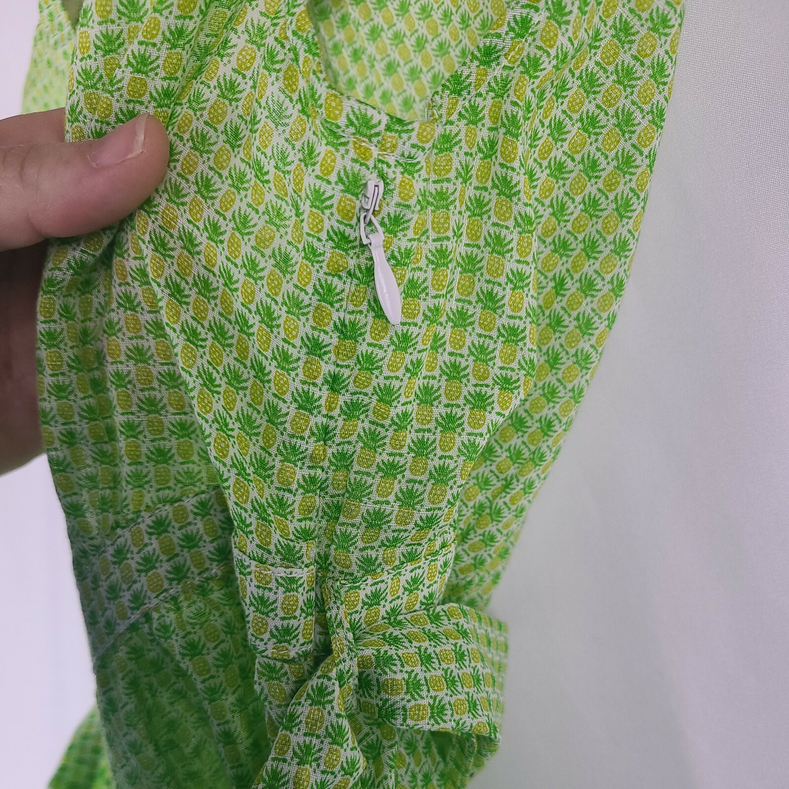 J CREW Ladies Sleeveless Blouse Size 0 Green Pineapple Empire Deep U Neck NWT!