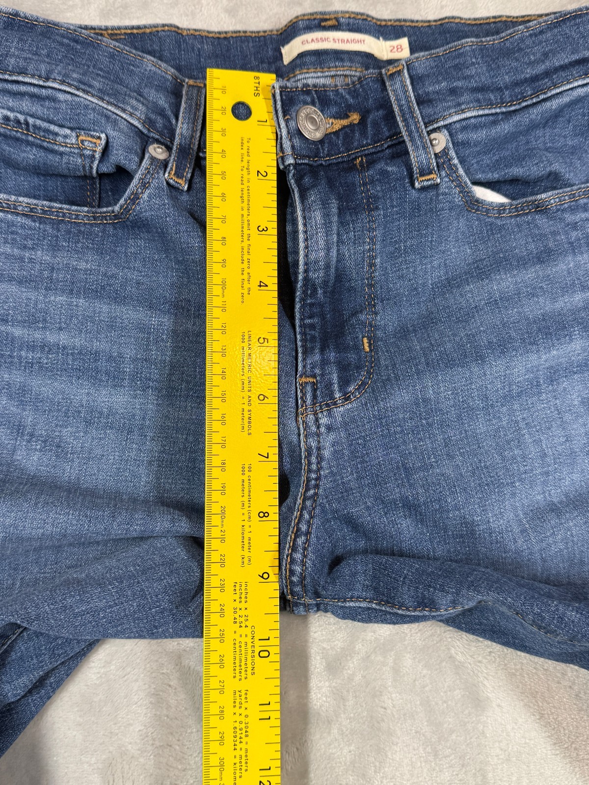 Levi’s Classic Straight Leg Jeans Women’s Size 28 Normcore Capsule Minimalist