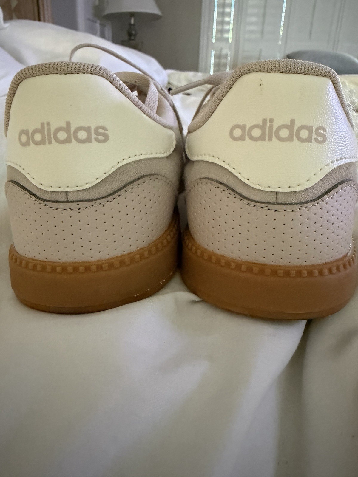 adidas Cloudfoam Plus Men’s Beige/White Gum Low Top Lace-Up Sneakers Comfort