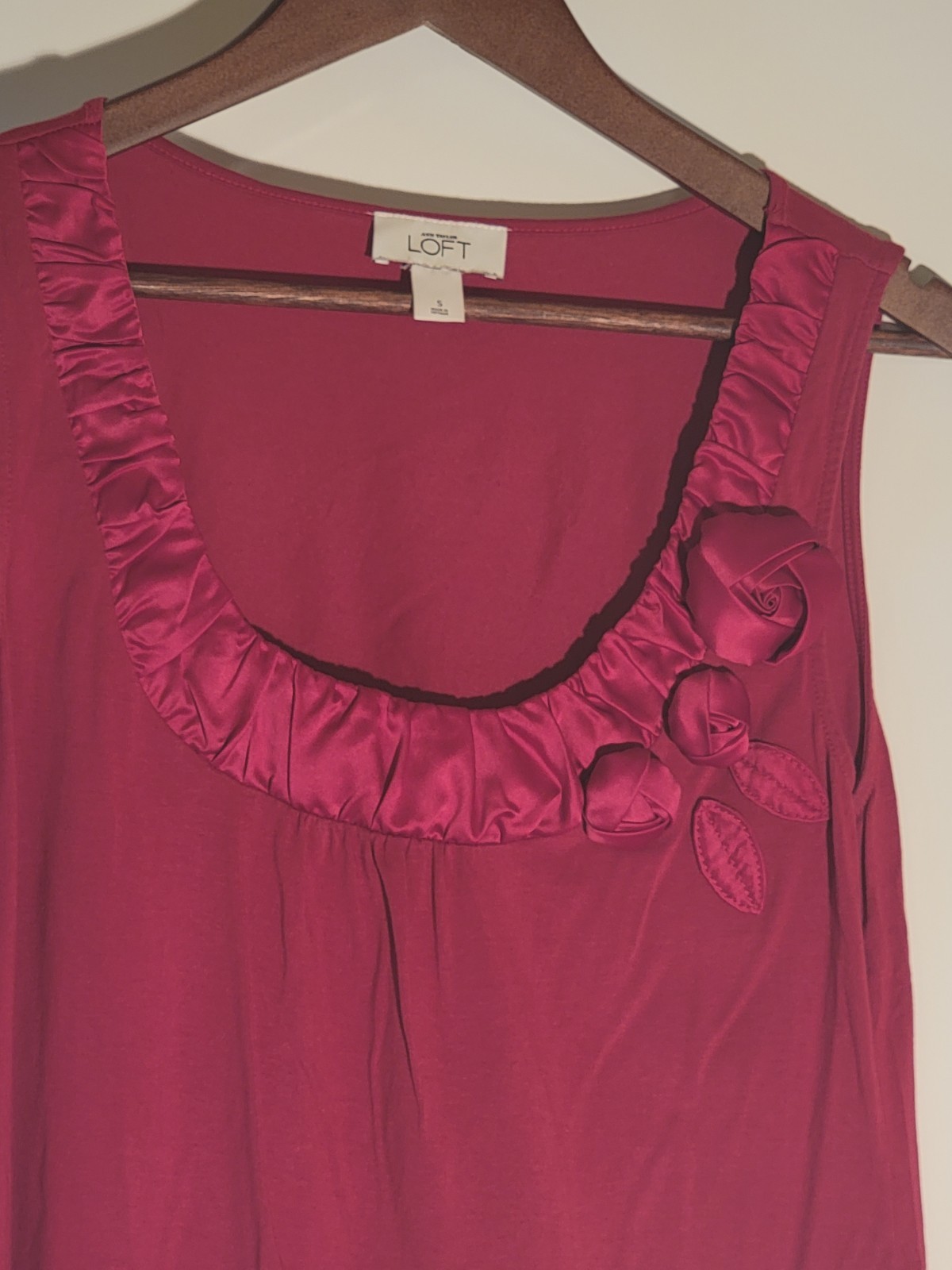 Loft Top Womens Red Small Sleeveless Scoop Neck Rose Detail Neckline Hand Wash
