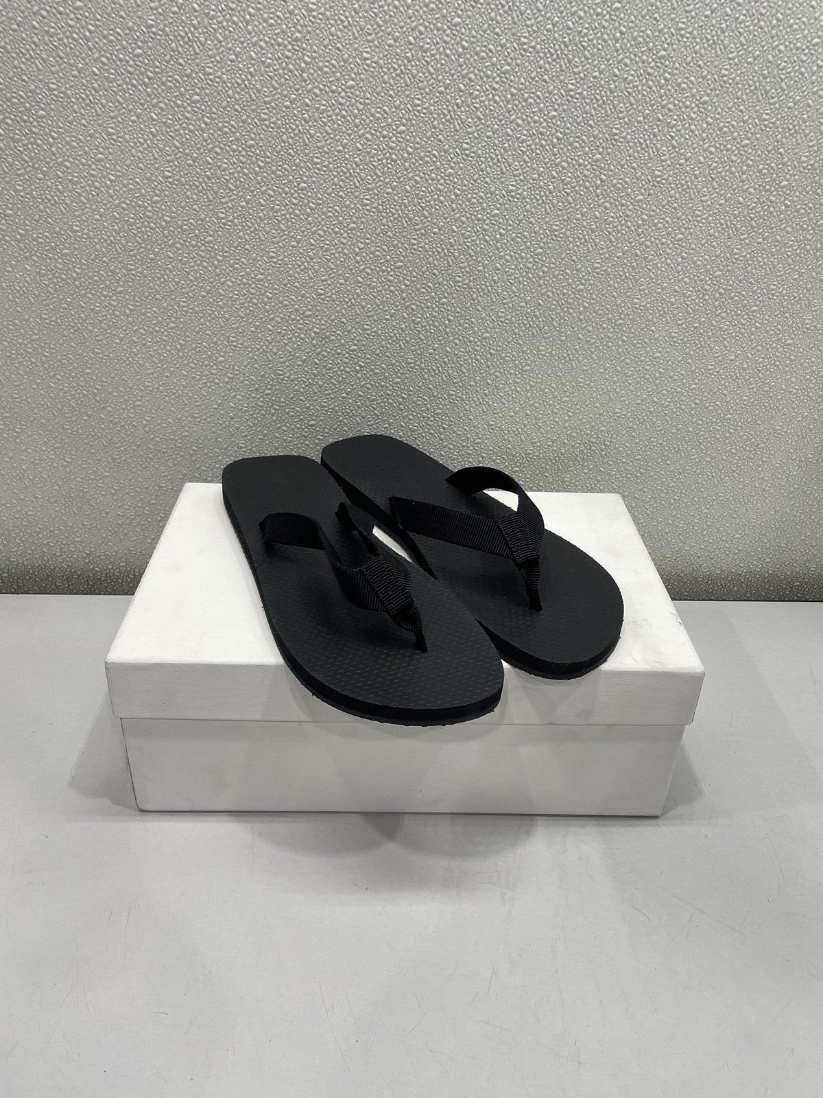 The Row Dune Classic Sandals Men’s US 10, Black