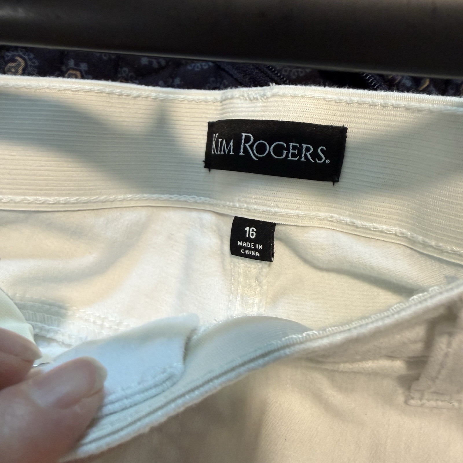 KIM ROGERS Capri White Denim Straight Leg 5-Pocket Tummy Control Stretch Sz 16W