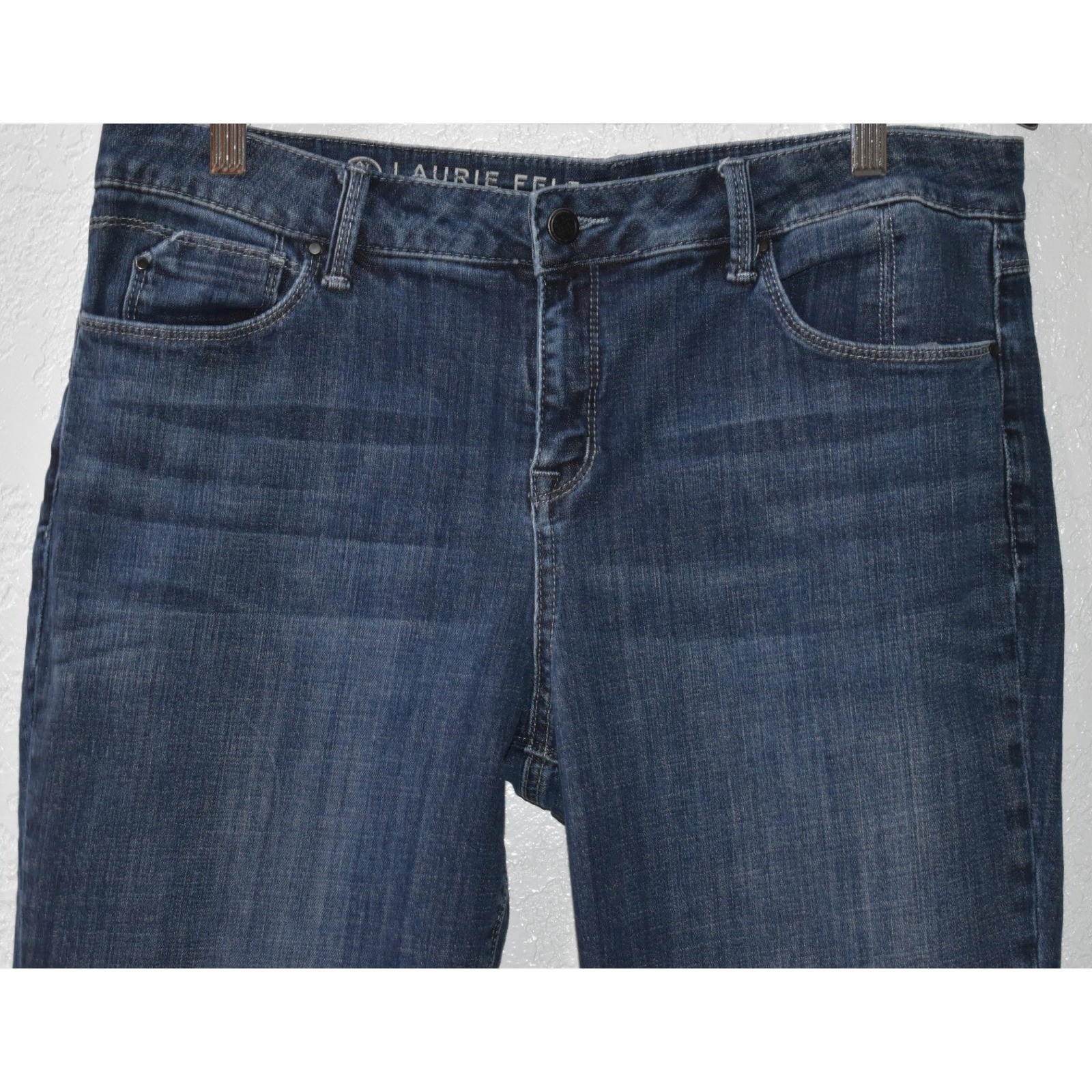 Laurie Felt Los Angeles Classic Weekender Crop Jeans Blue Denim 10 A367030