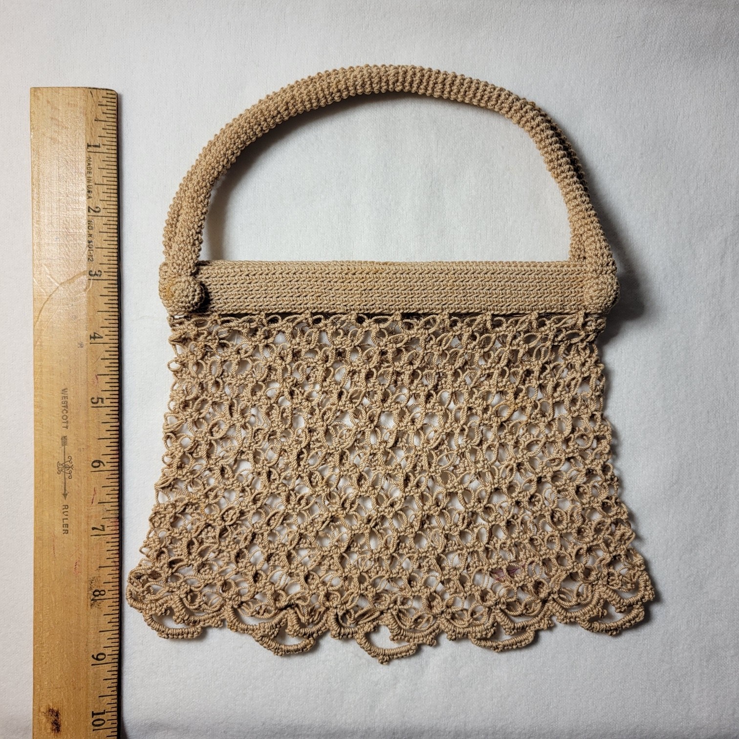 Hand Tatted Vintage Beige Purse, 8.5″ x 8.5″, spring closure in great condition