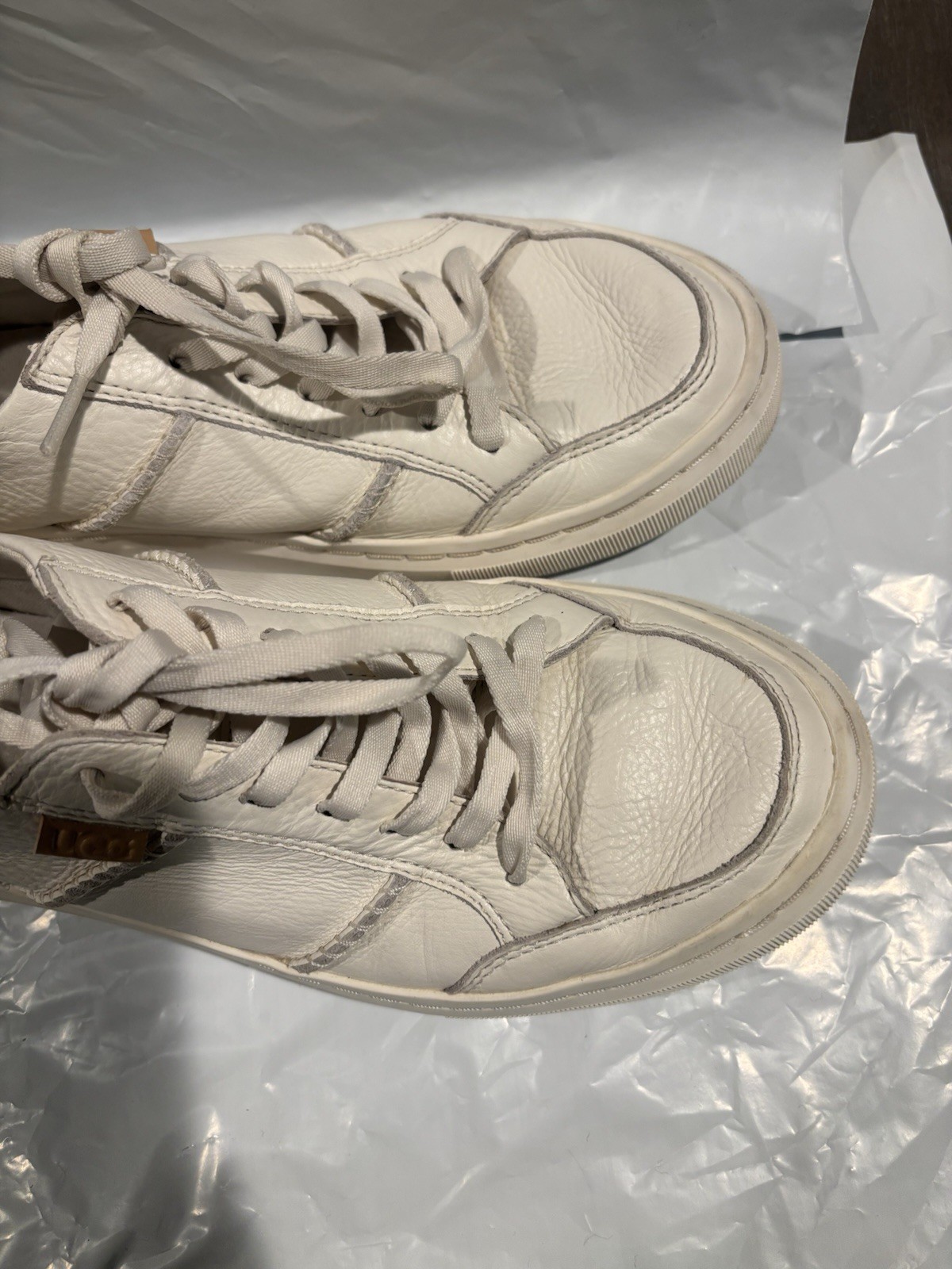 UGG Men’s White Textured Leather Lace Up Casual Sneakers Rubber Outsole