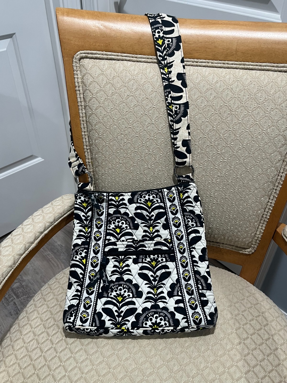 black and white vera bradley bag 11.5in*1.5in*11in