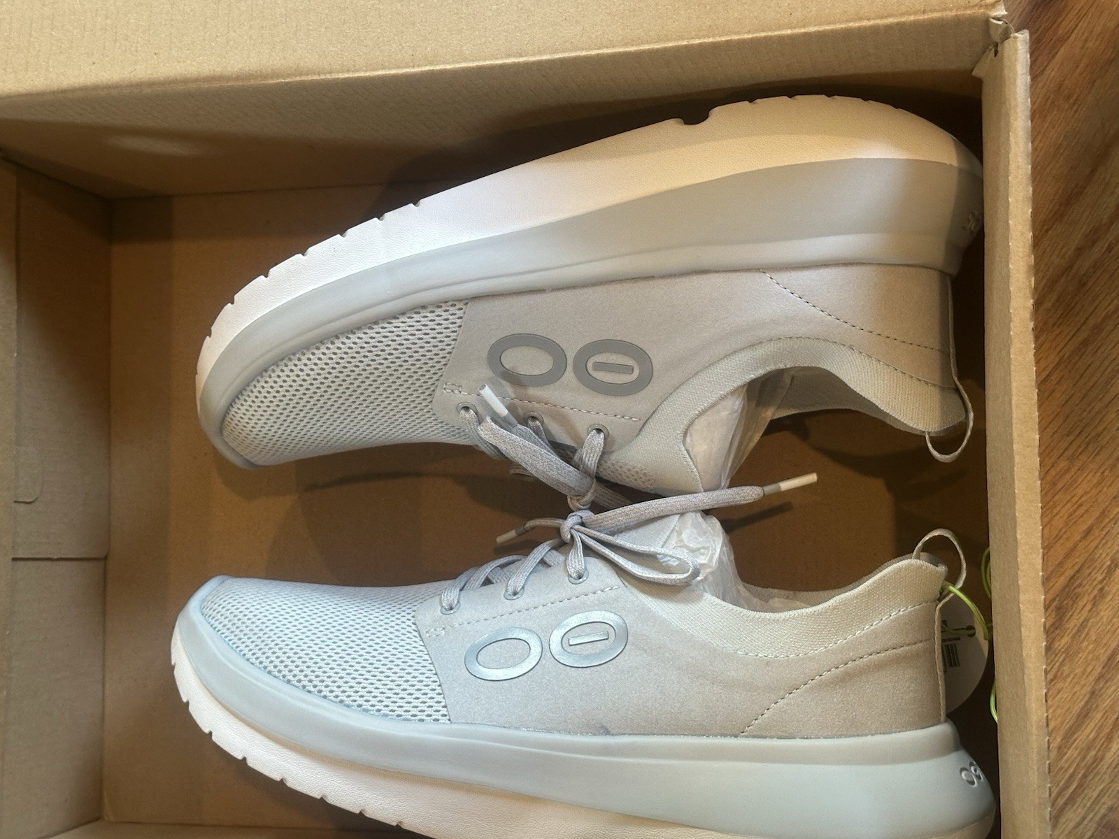 Oofos Oomy Stride Men’s sz 9 Glacier $160 MSRP