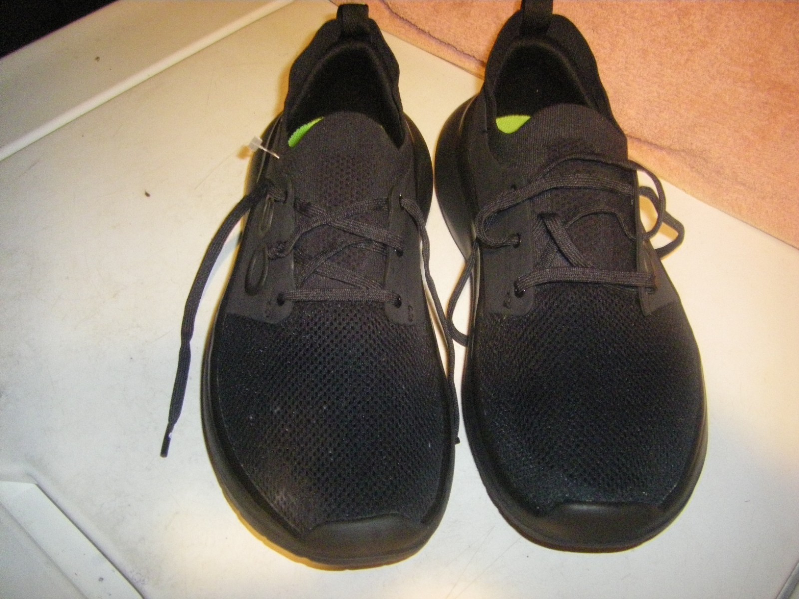 Oofos Men’s OOmy Stride Lace Up Recovery Shoes M9/42