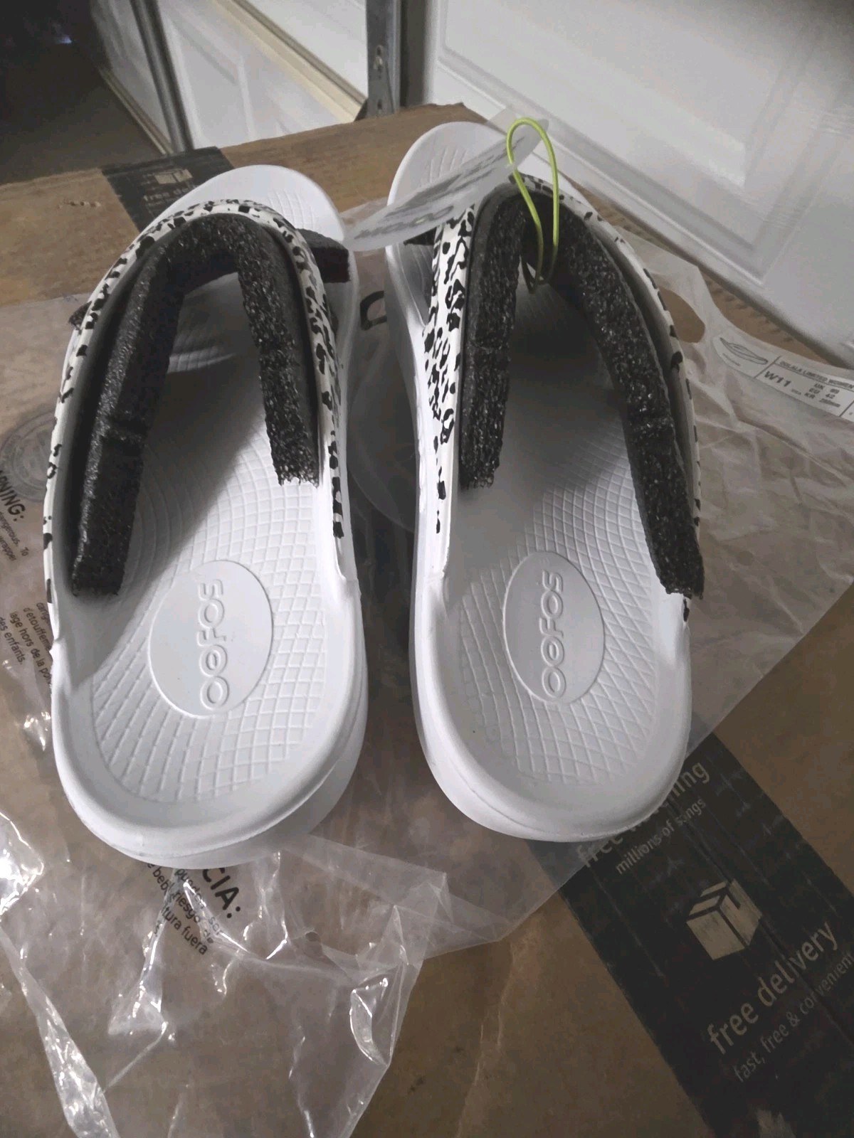 New Oofos OOlala Sandals Womens 11 White Leopard Recovery Flip Flop Comfort
