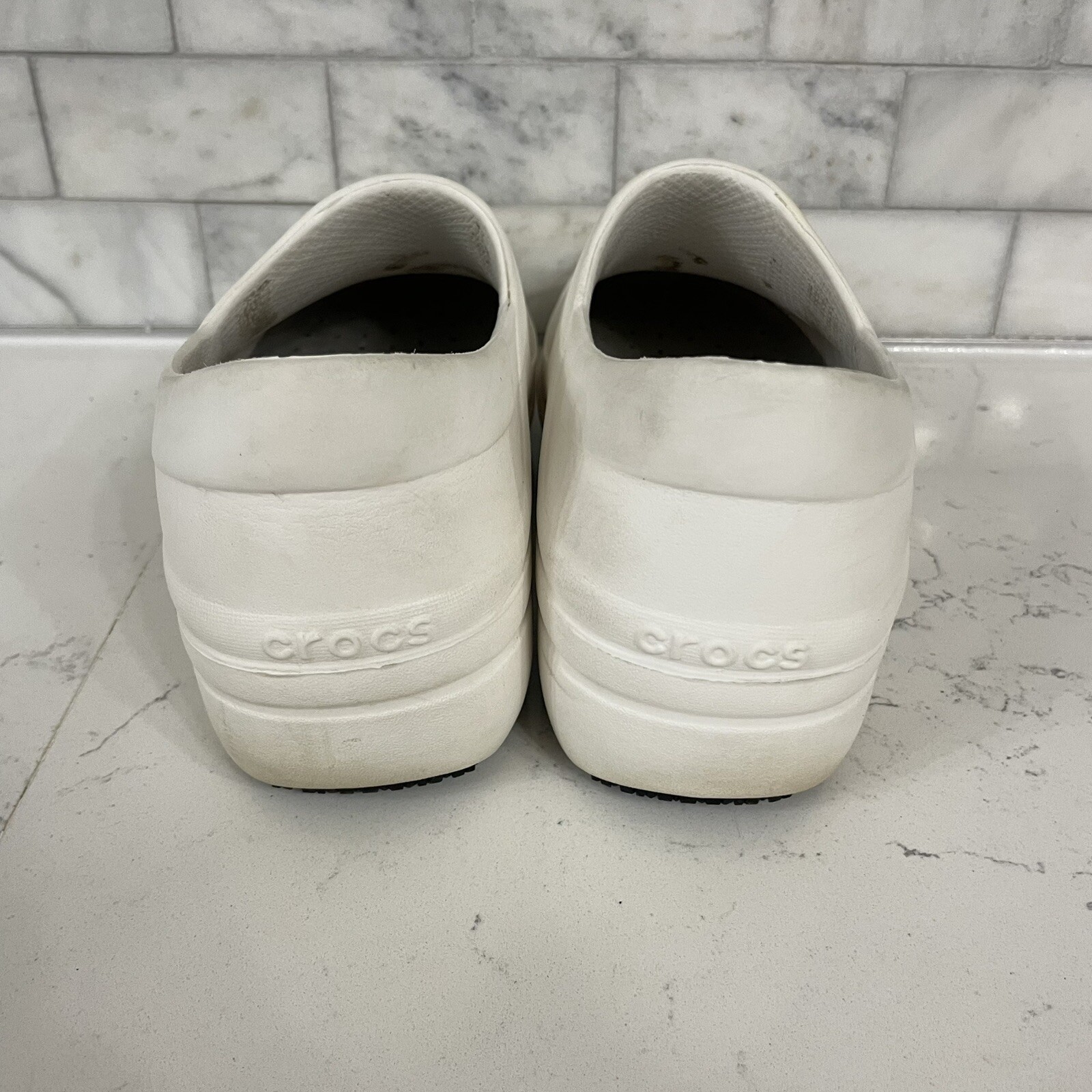 Crocs at Work White Rubber Slip Resistant On the Clock Clog Womens Size 7