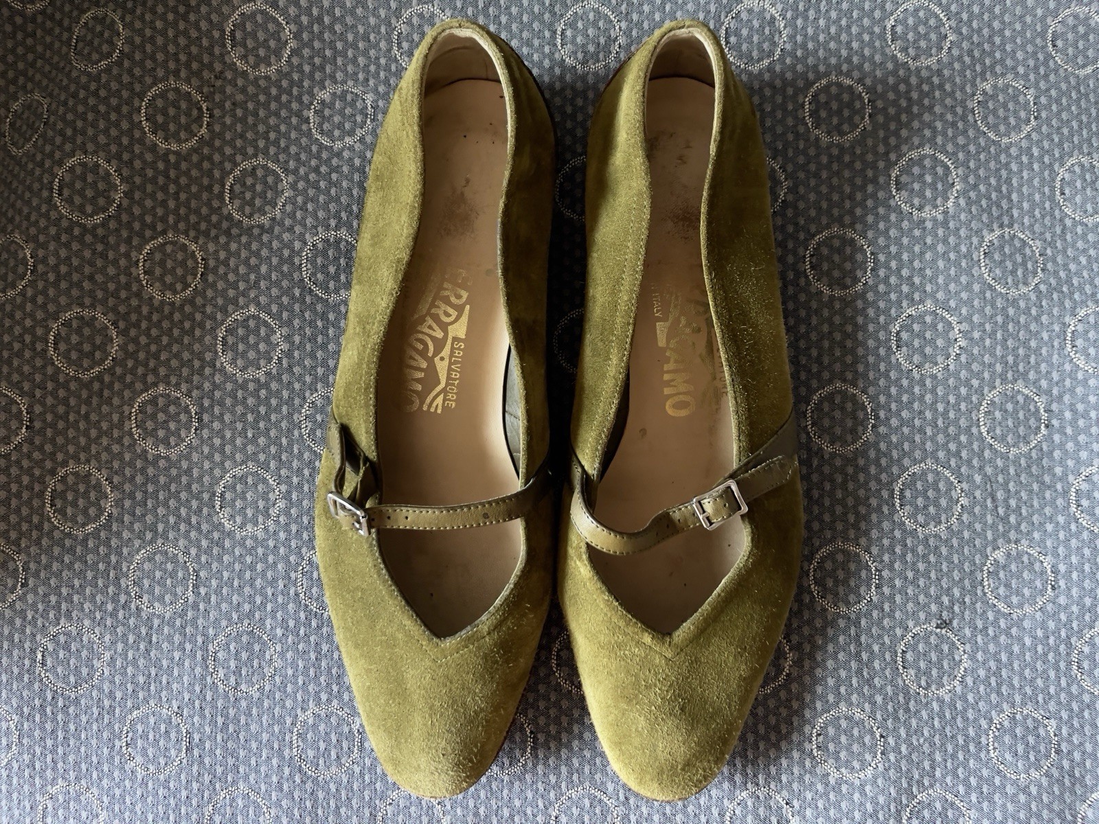 SALVATORE FERRAGAMO OLIVE GREEN SUEDE AUDREY MARY JANE FLATS WITH STRAP 6,5C
