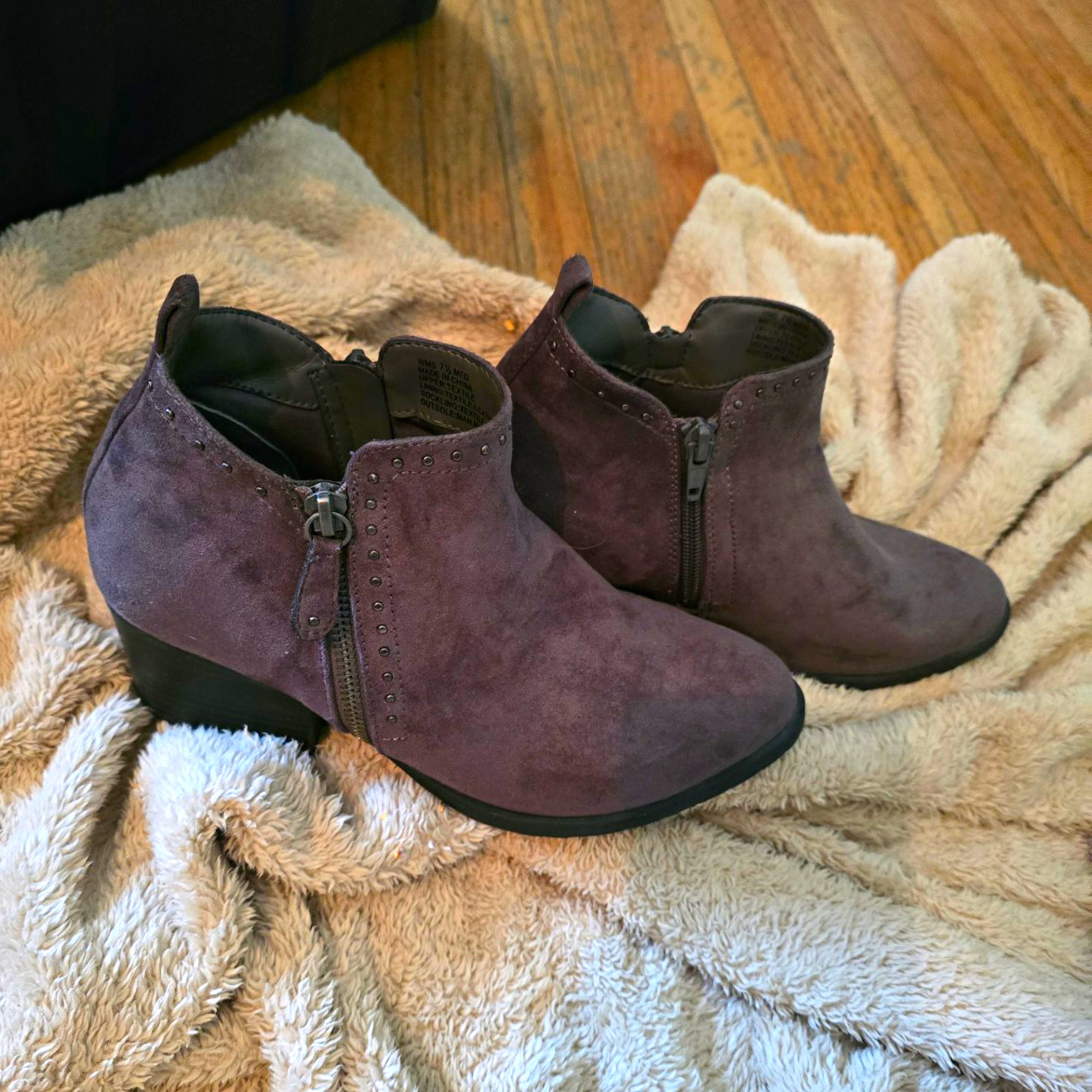 Women’s Brown Suede Ankle Bootie Round Toe Zip Studded Wedge Heel Size 7.5