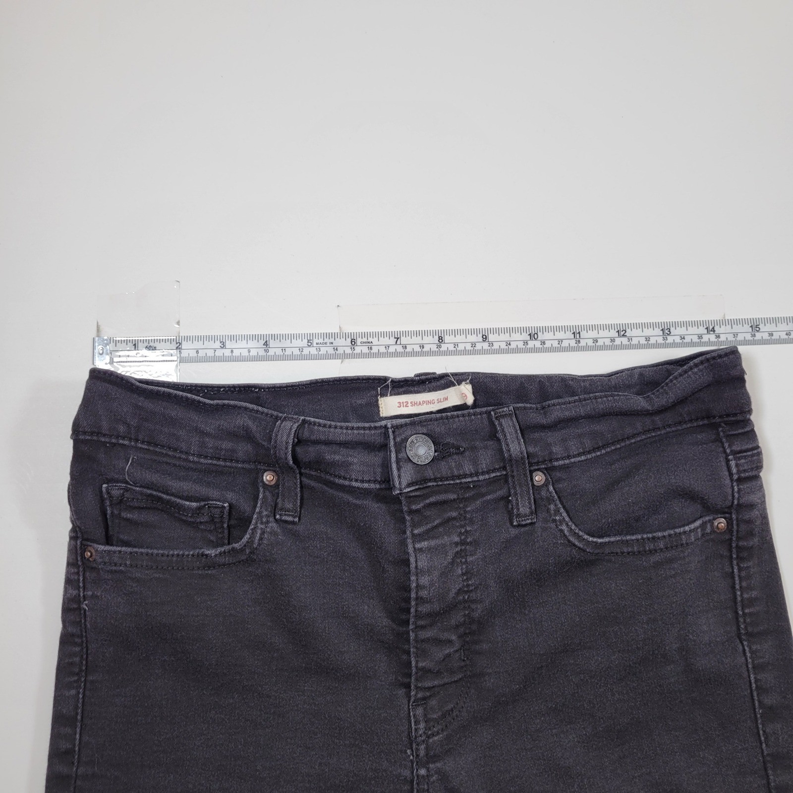 Levi’s 312 Shaping Slim Jeans Womens 29×30 Black Excellent Mid Rise Denim 19627