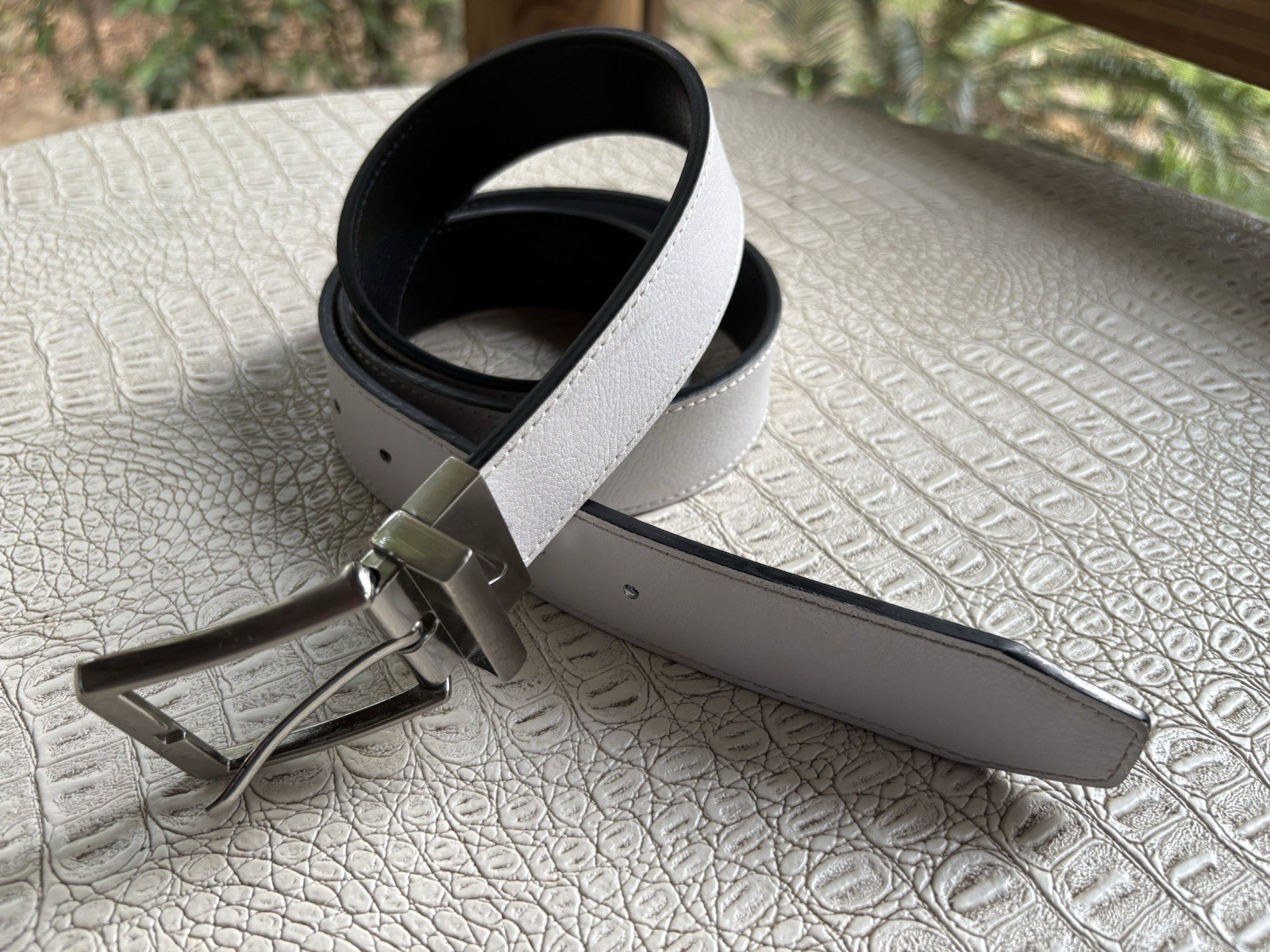 Nike Leather Belt Men 42 Black White Reversible Silvertone Buckle Stitching Logo