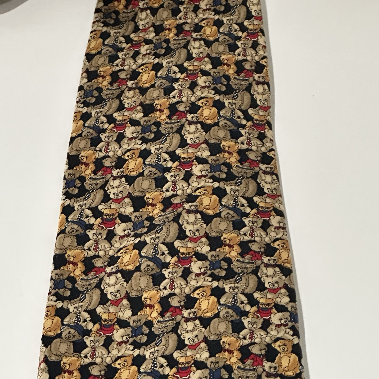 Museum Artifacts Tie Necktie Teddy Bear 100 Year Anniv. 2002 Approx. 59″ x 3.75″