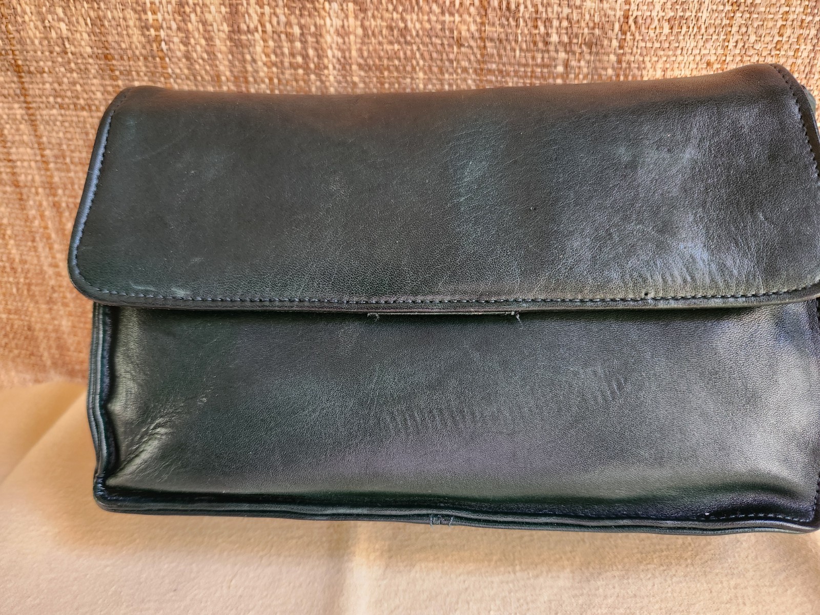 WOMENS BLACK LEATHER TIGNANELLO SHOULDER BAG 10 X 7 X 3