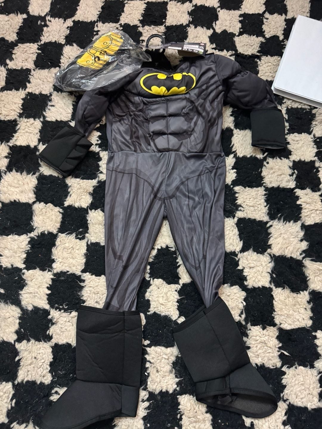 Rubie’s DC Comics Batman Muscle Chest Costume with Mask and Cape