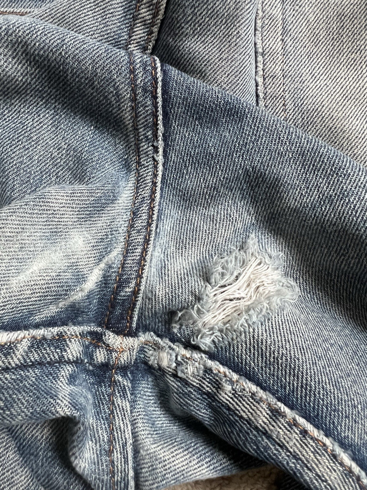 A.P.C. Men’s Straight Fit Medium Wash Blue Denim Jeans Distressed Size 30