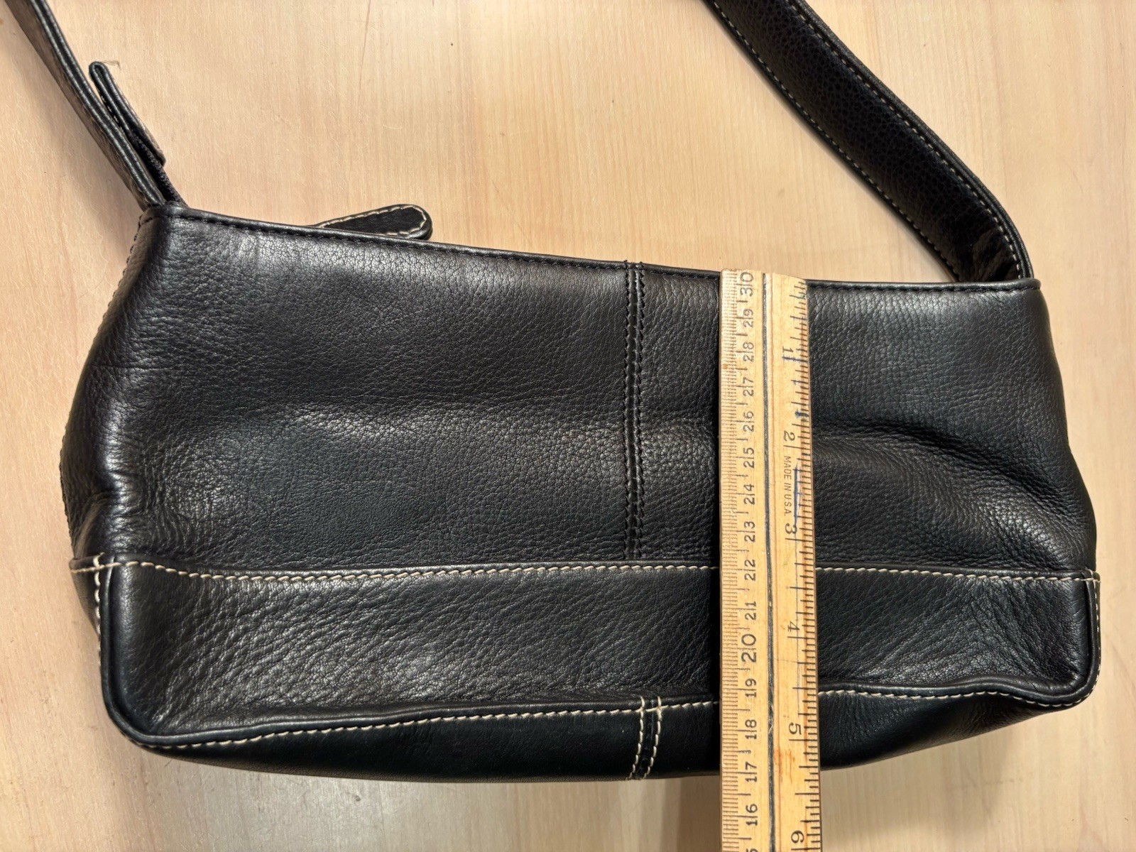 Kenneth Cole Reaction Sleek Black Pebbled Leather Shoulder Bag