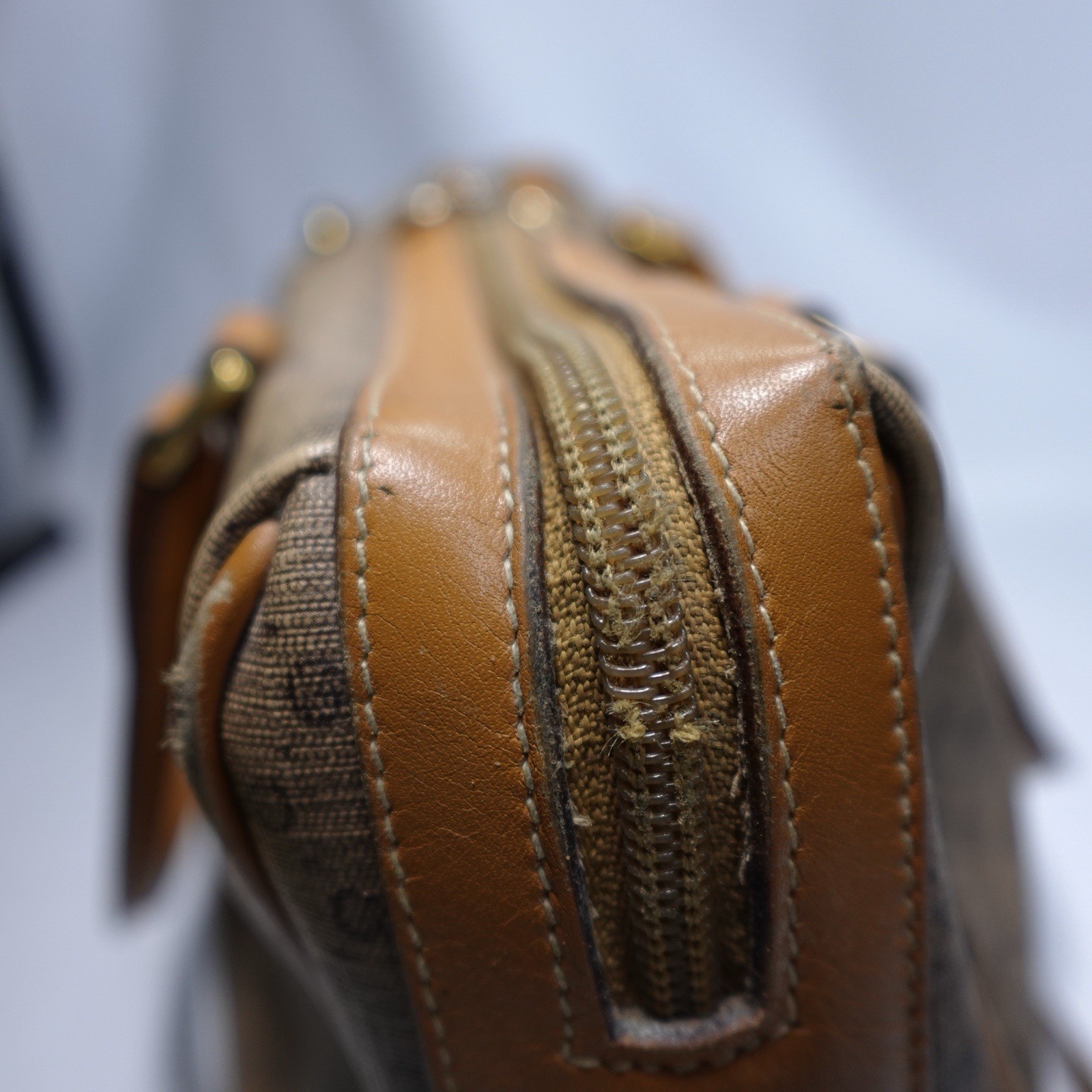 Vintage Gucci GG Supreme Monogram Boston Bag Tan Leather Italy Need Light Repair