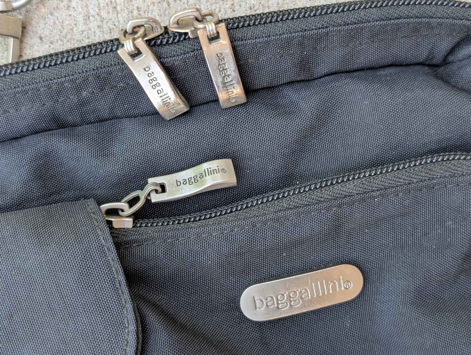 Baggallini 3-in-1 Black Nylon Crossbody Belt Bag Travel Organizer Wallet Purse
