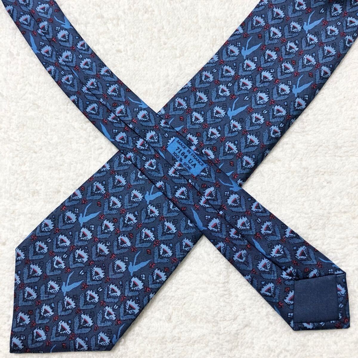 Excellent condition HERMES Tie floral pattern dove bird all over pattern 100 sil
