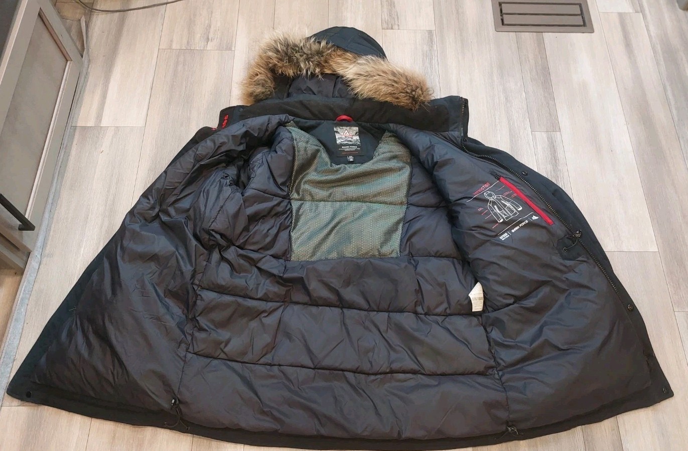 Shark Force Men’s Black Hooded Down Parka Coat w/ Fur Trim, Size L