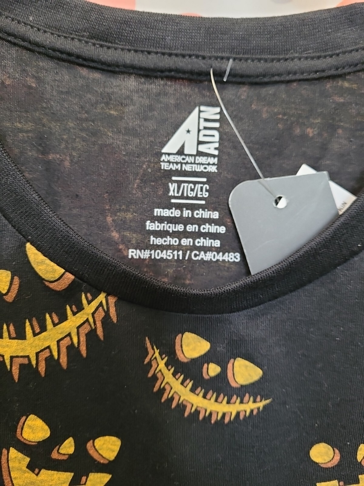ADTN Mean Smiling Pumpkin Graphic Men’s Size X-Large Black T-Shirt New