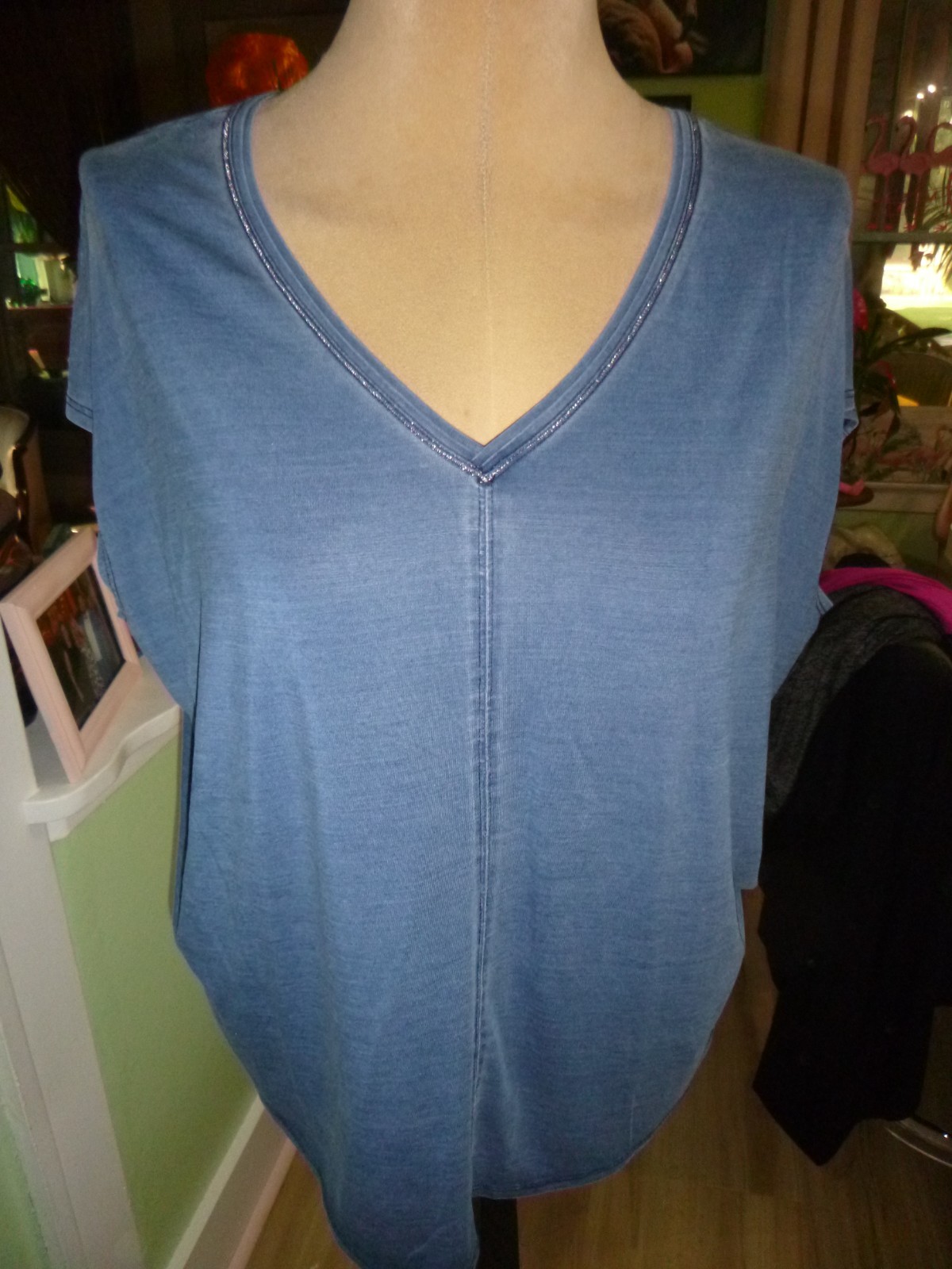 WOMANS SIZE LARGE”WHITE HOUSE BLACK MARKET”BLUE COMFY LIGHTWEIGHT TUNIC