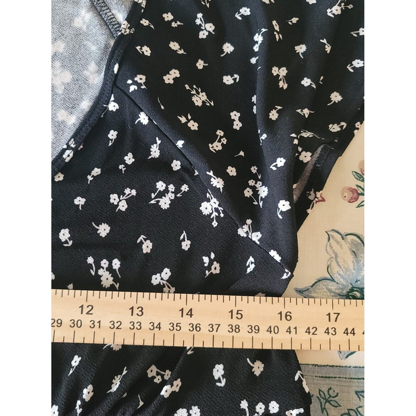 Aeropostale Black and White Floral Scoop Neck Tunic / soft drapy fabric