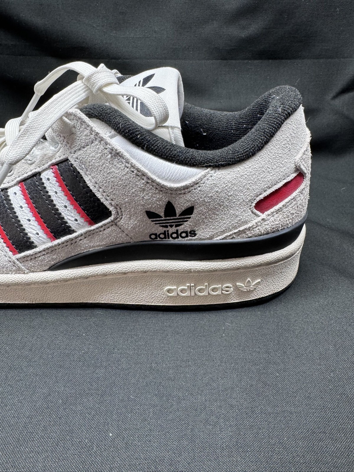 Adidas Forum Low CL JP6094 Mens Size 7 white Black and Red Sneakers