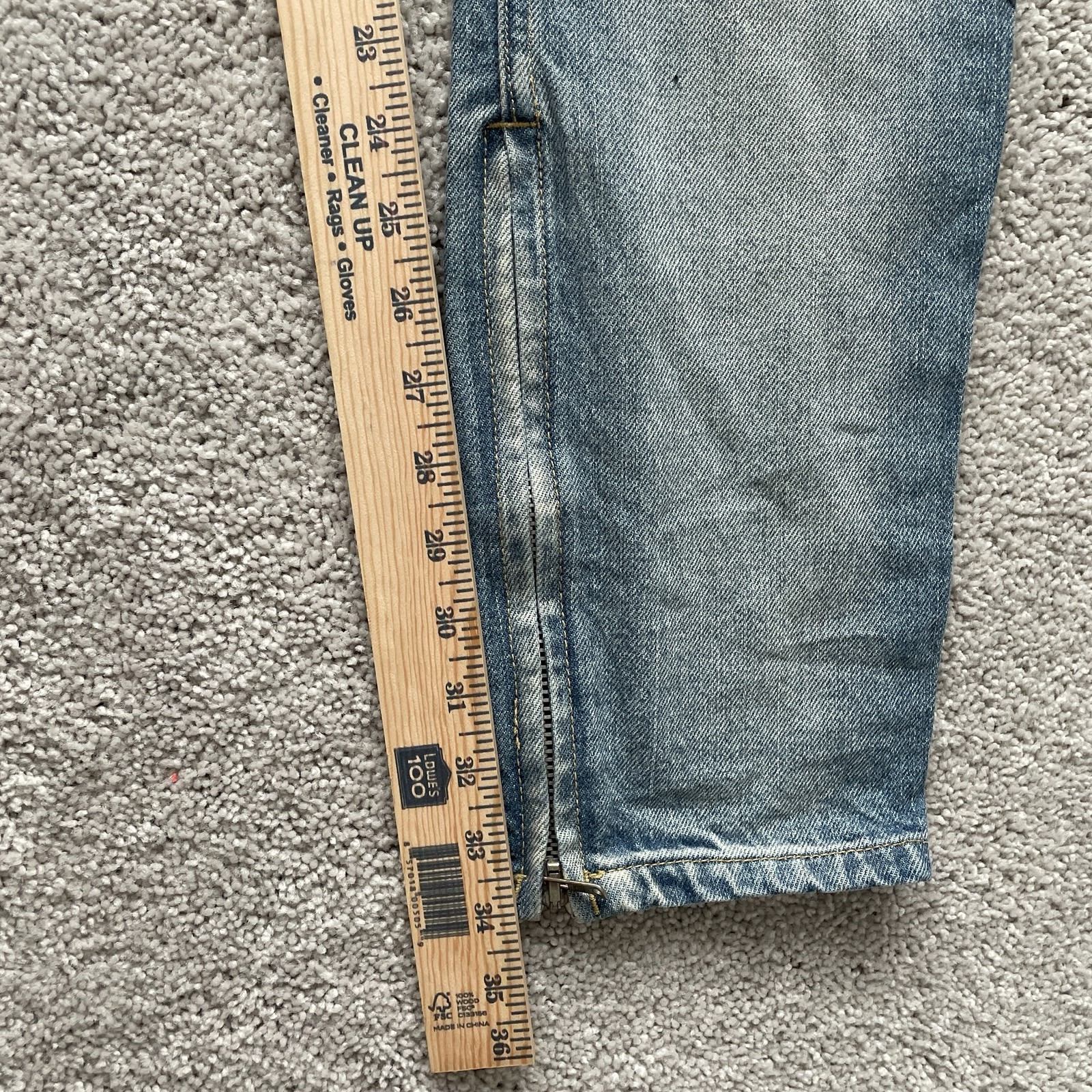 Mint Crew Light Wash Blue Jeans Distressed Men’s Size 34×34 Tapered Leg
